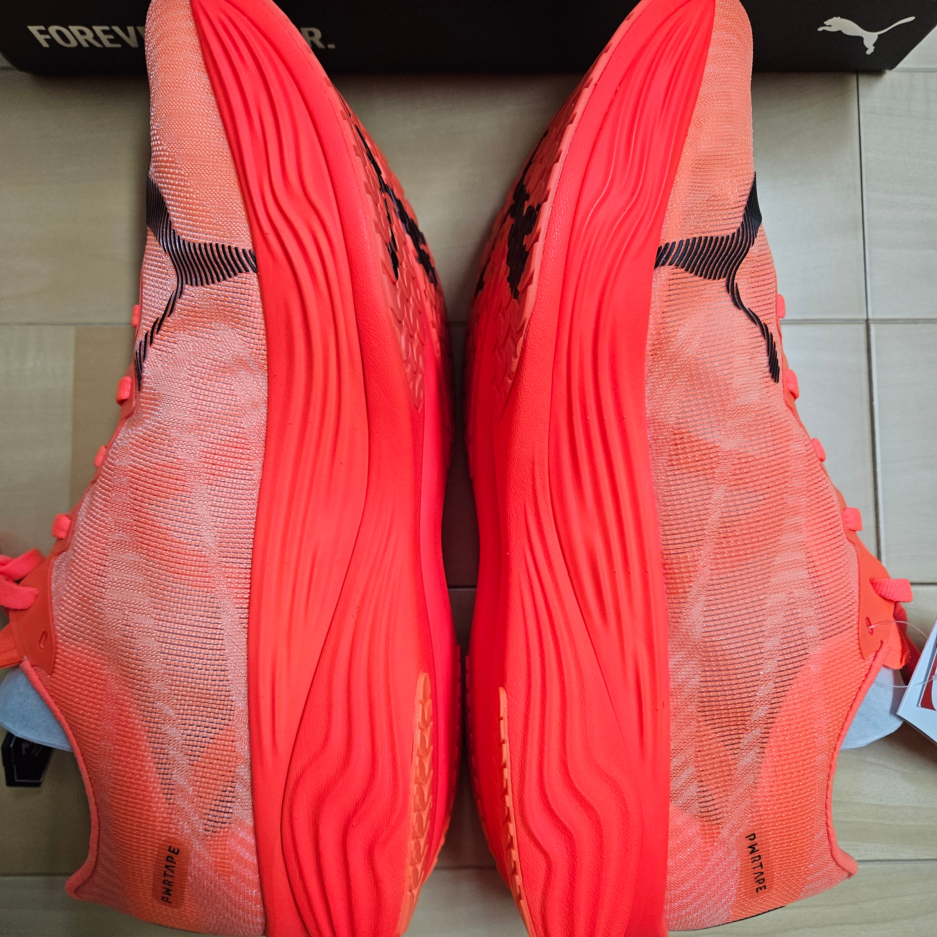 Puma Deviate Nitro Elite 3 Glowing Red Black 착용 스타일 - 4
