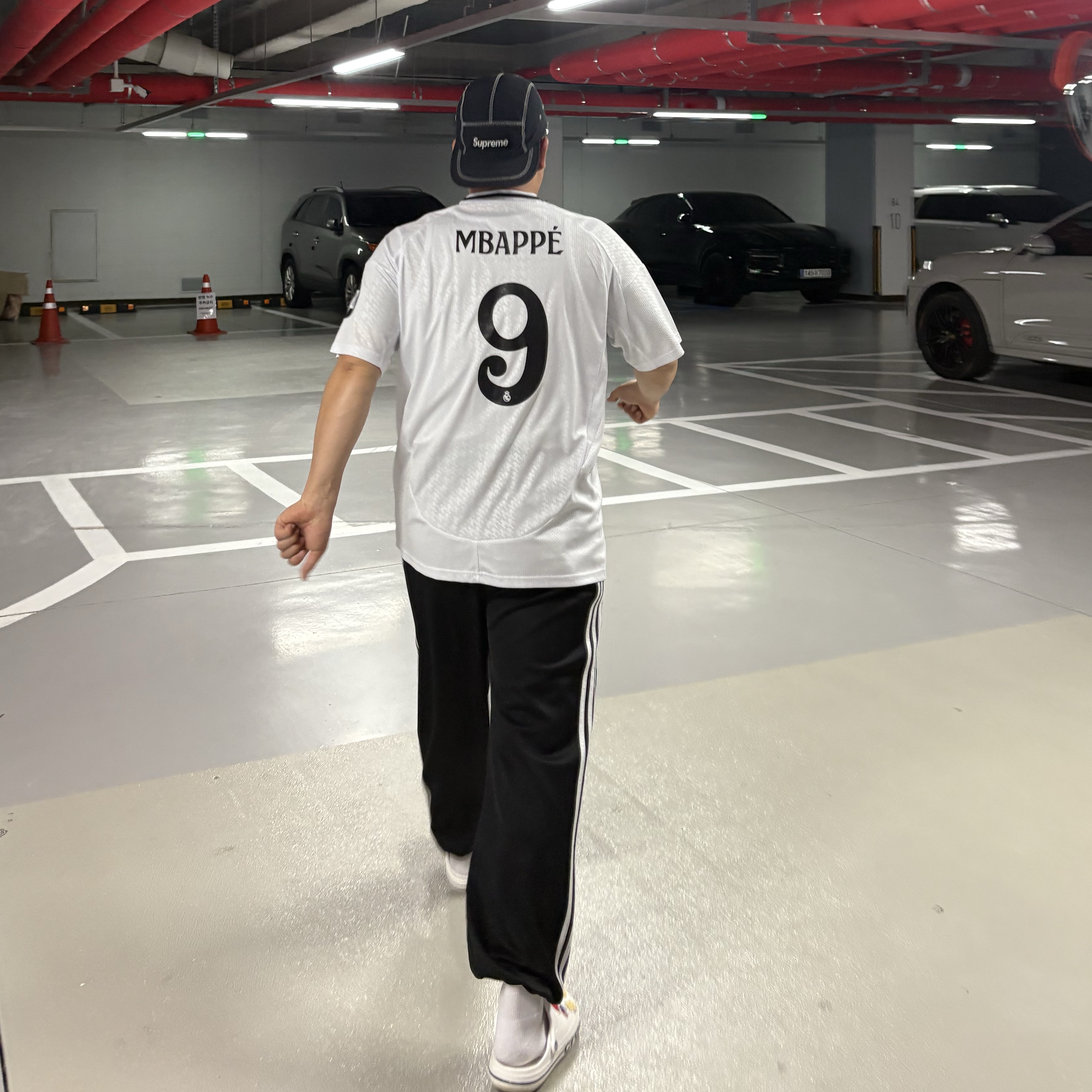 Adidas Real Madrid 2024/25 Home Jersey White - US Sizing (Non Marking Ver.) 착용 스타일