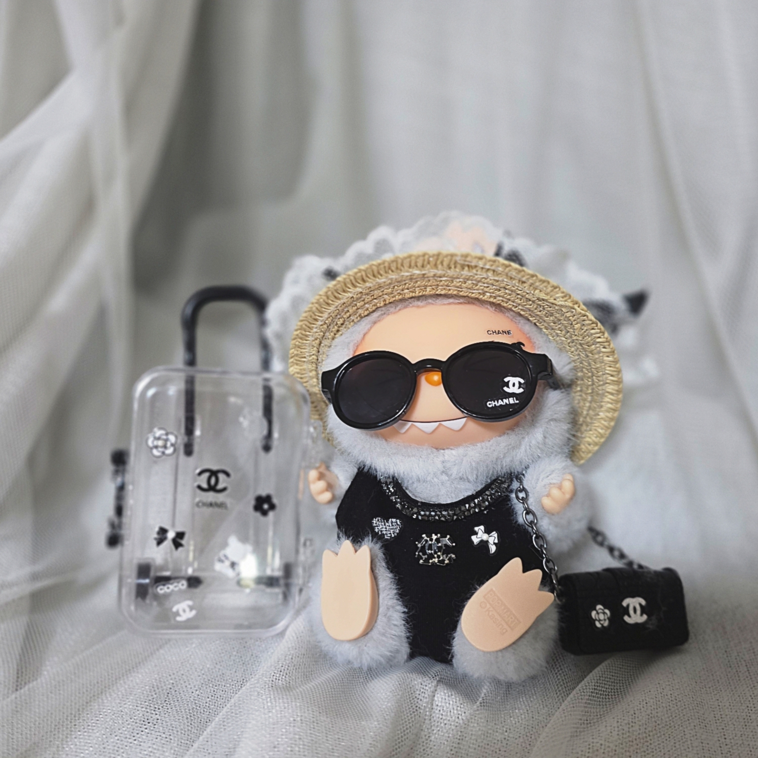 Chanel Classic Card Holder Grained Calfskin & Gold Black 착용 스타일