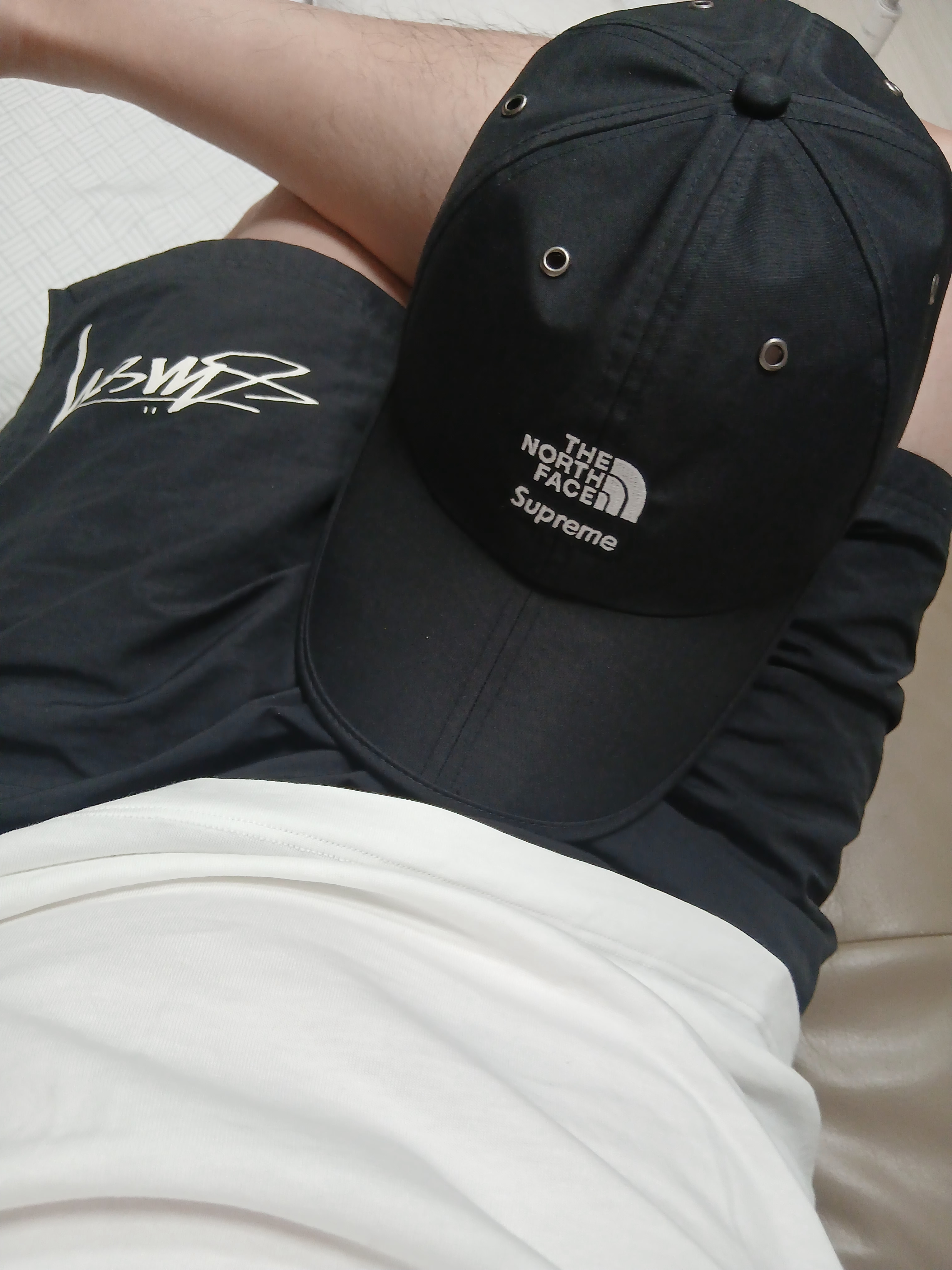 Arc'teryx Arc'Multi Bird Logo SS T-Shirt White Light, Nike x Stussy Shorts Black (FJ9167-010) 착용 스타일 - 2