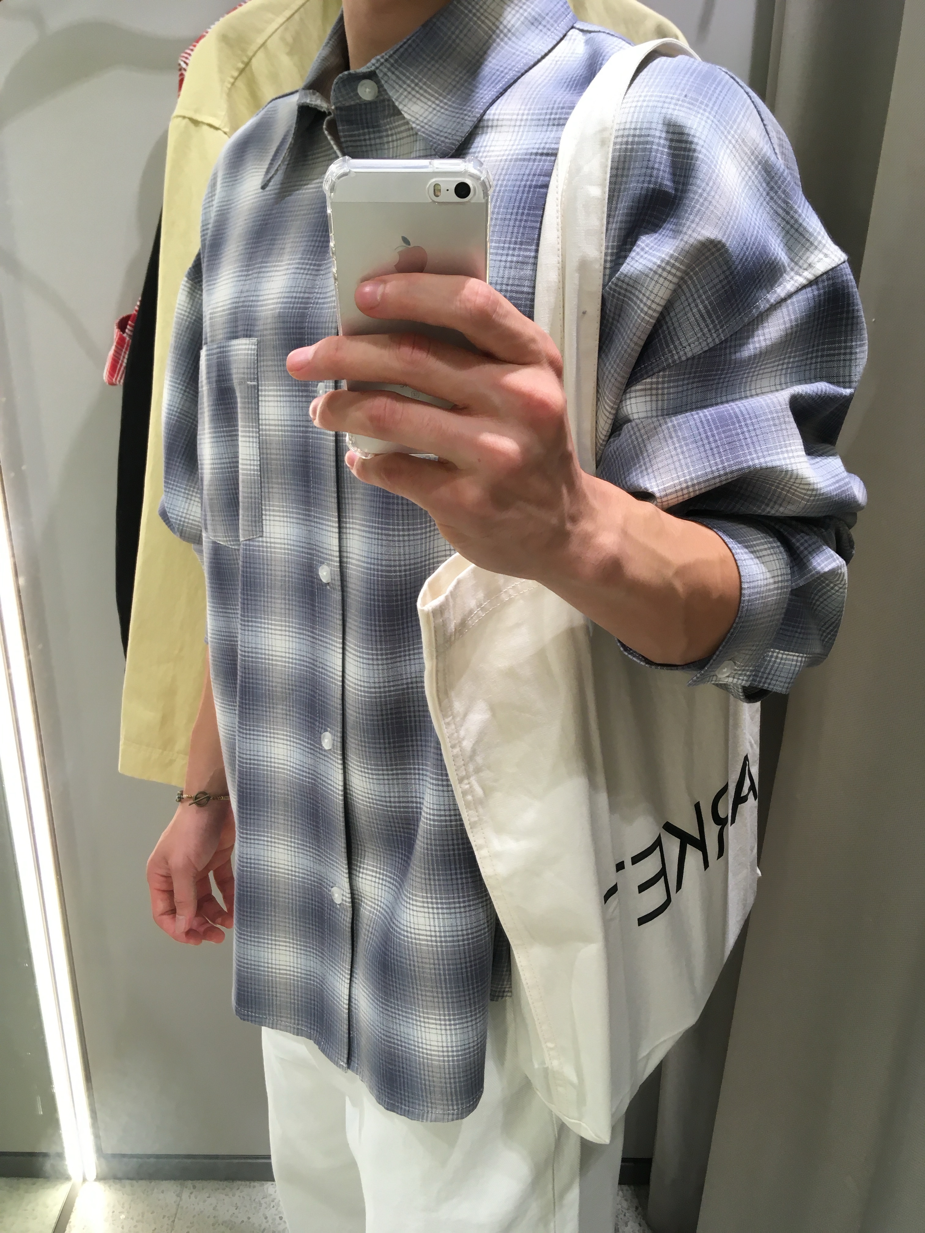 Arket Canvas Tote Bag Off White, TOWTOW.ARCHIVE Sun Bracelet 착용 스타일