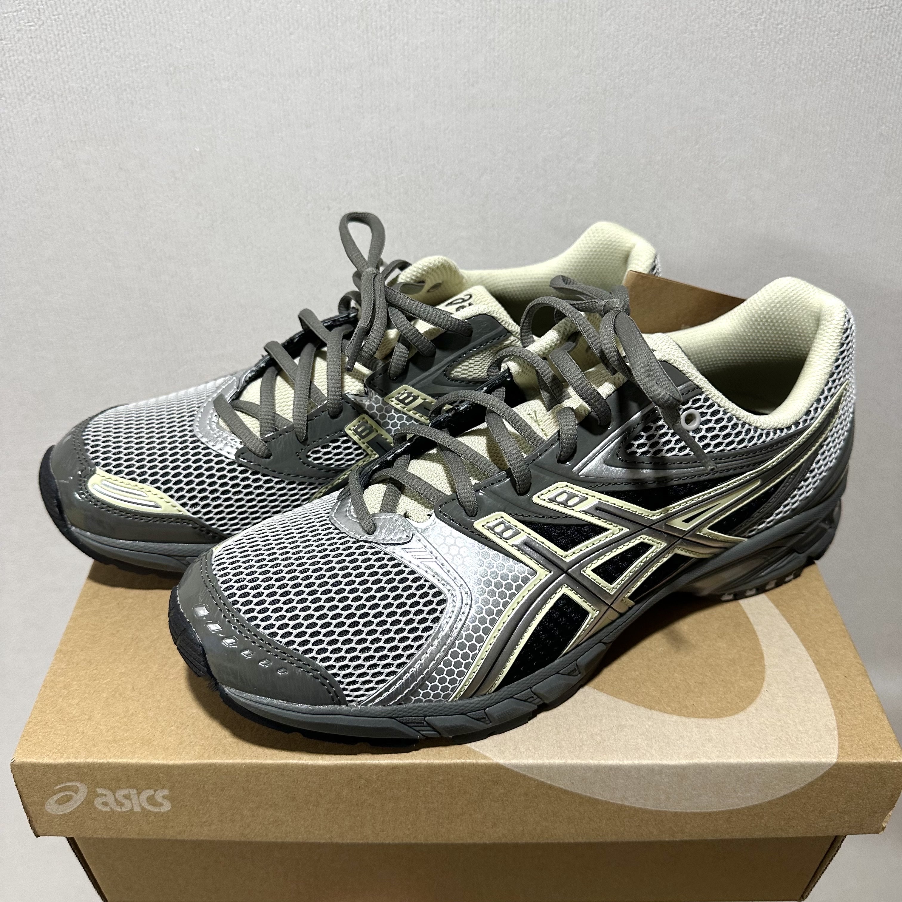 Asics Gel-DS Trainer 14 Truffle Grey Pure Silver 착용 스타일