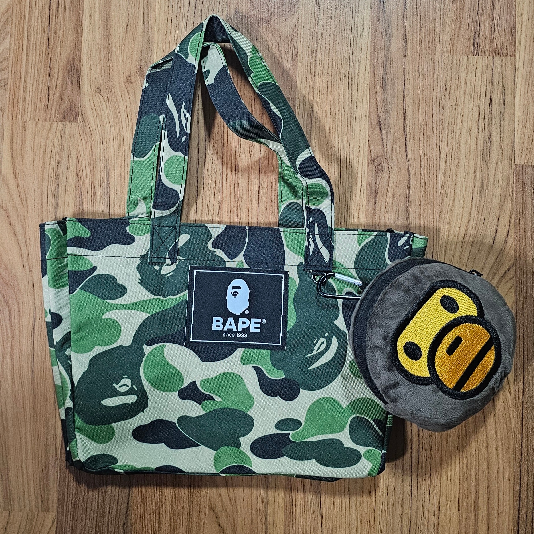 BAPE Camo Go Ape Pointer College Tote Bag Bapec Green 착용 스타일