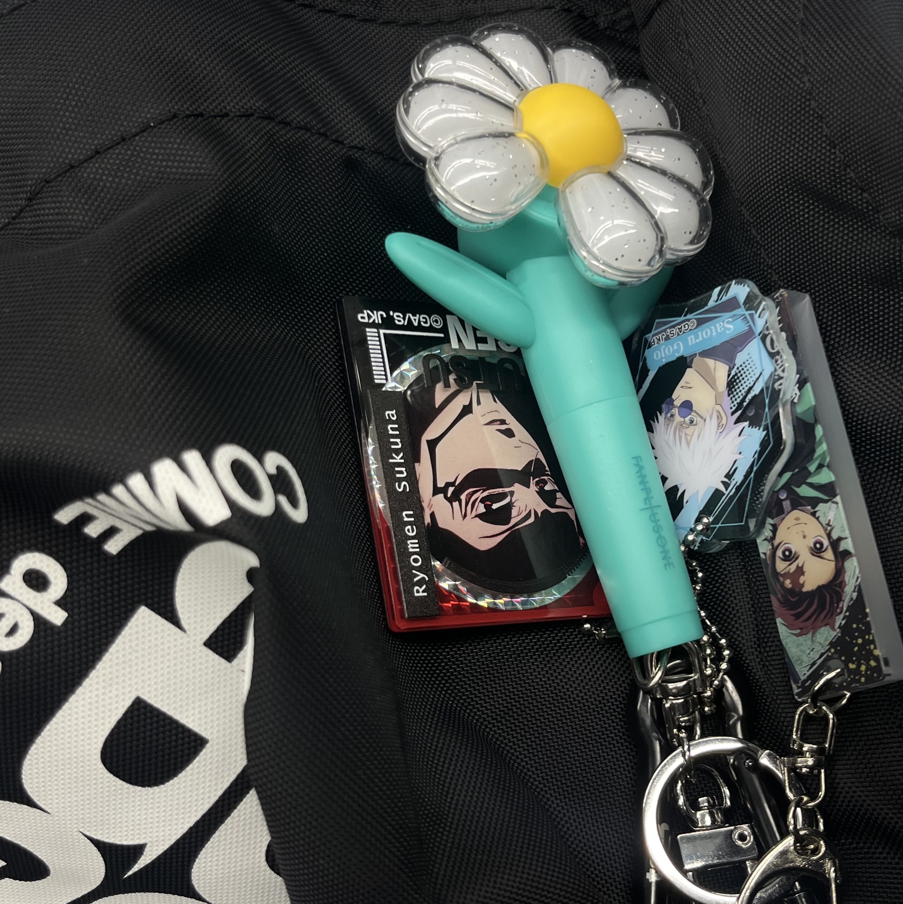 G-DRAGON Ubermensch Official Mini Light Keyring Mint, CDG Backpack Black 착용 스타일