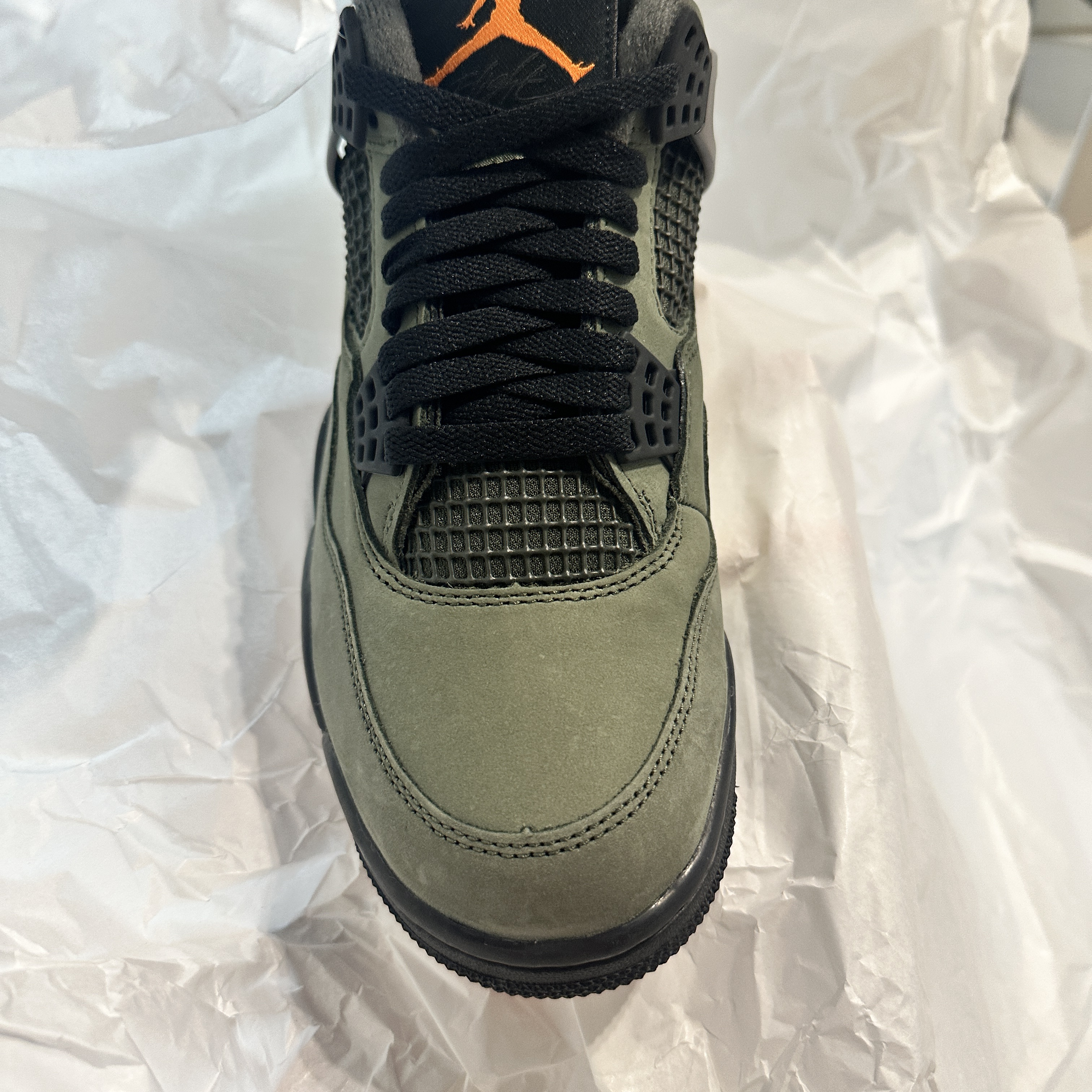 Jordan 4 x Undefeated Retro OG SP Deep Green and Clementine 착용 스타일 - 5