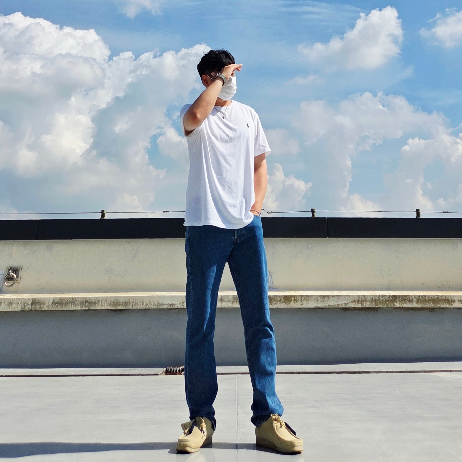 Levi's 501 Original Fit Jeans Medium Indigo, Clarks Wallabee Maple Suede 착용 스타일 - 2