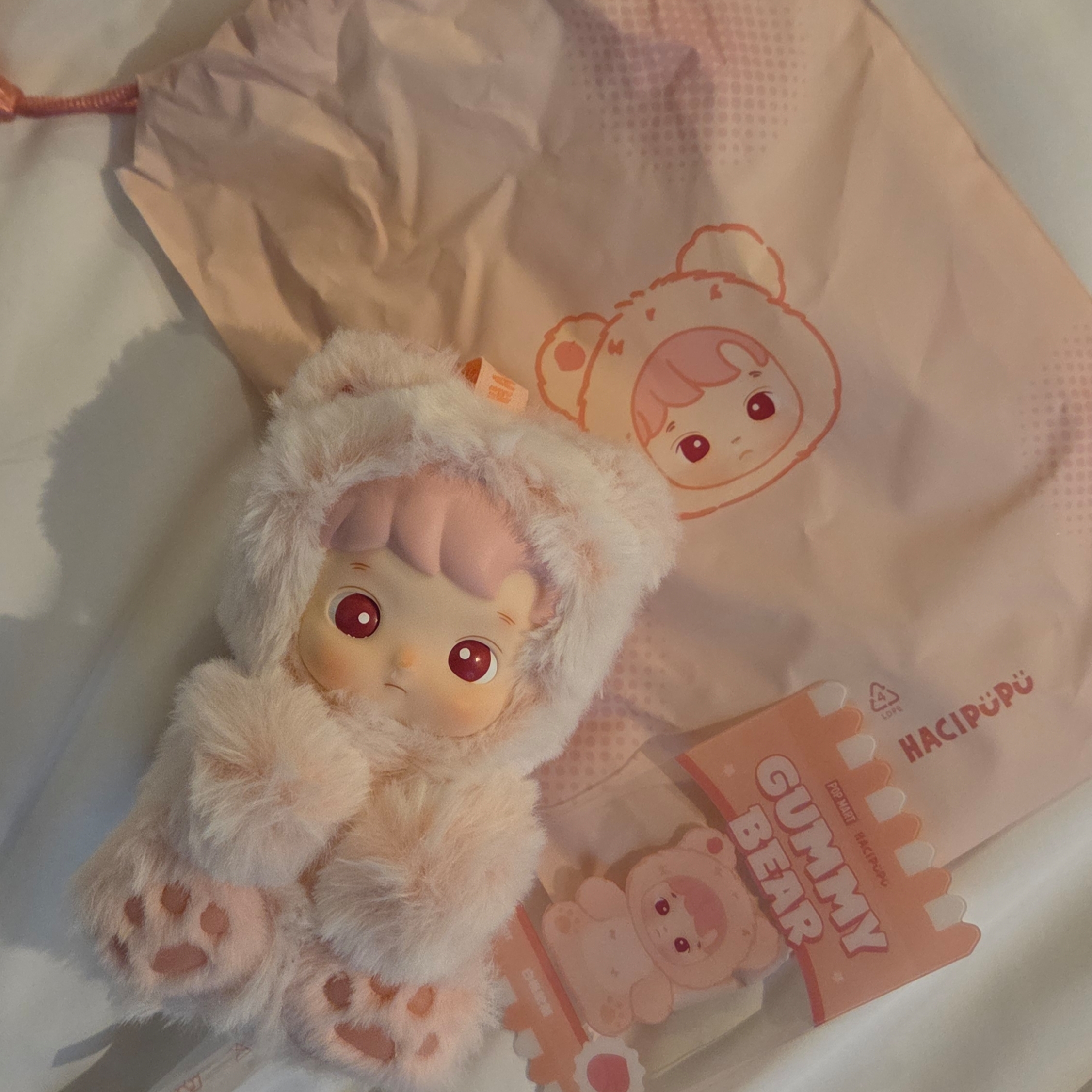 Pop Mart Hacipupu Gummy Bear Series Vinyl Plush Pendant (1 Blind Box) 착용 스타일