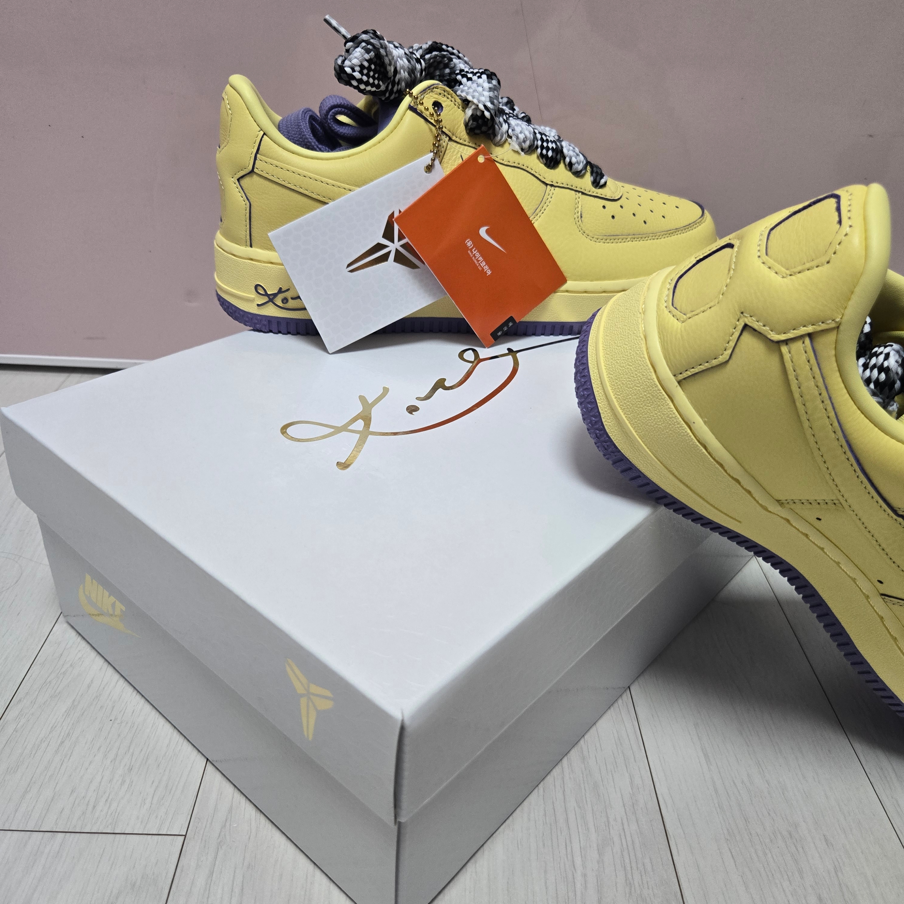 Nike Air Force 1 Low Protro Soft Yellow 착용 스타일 - 2