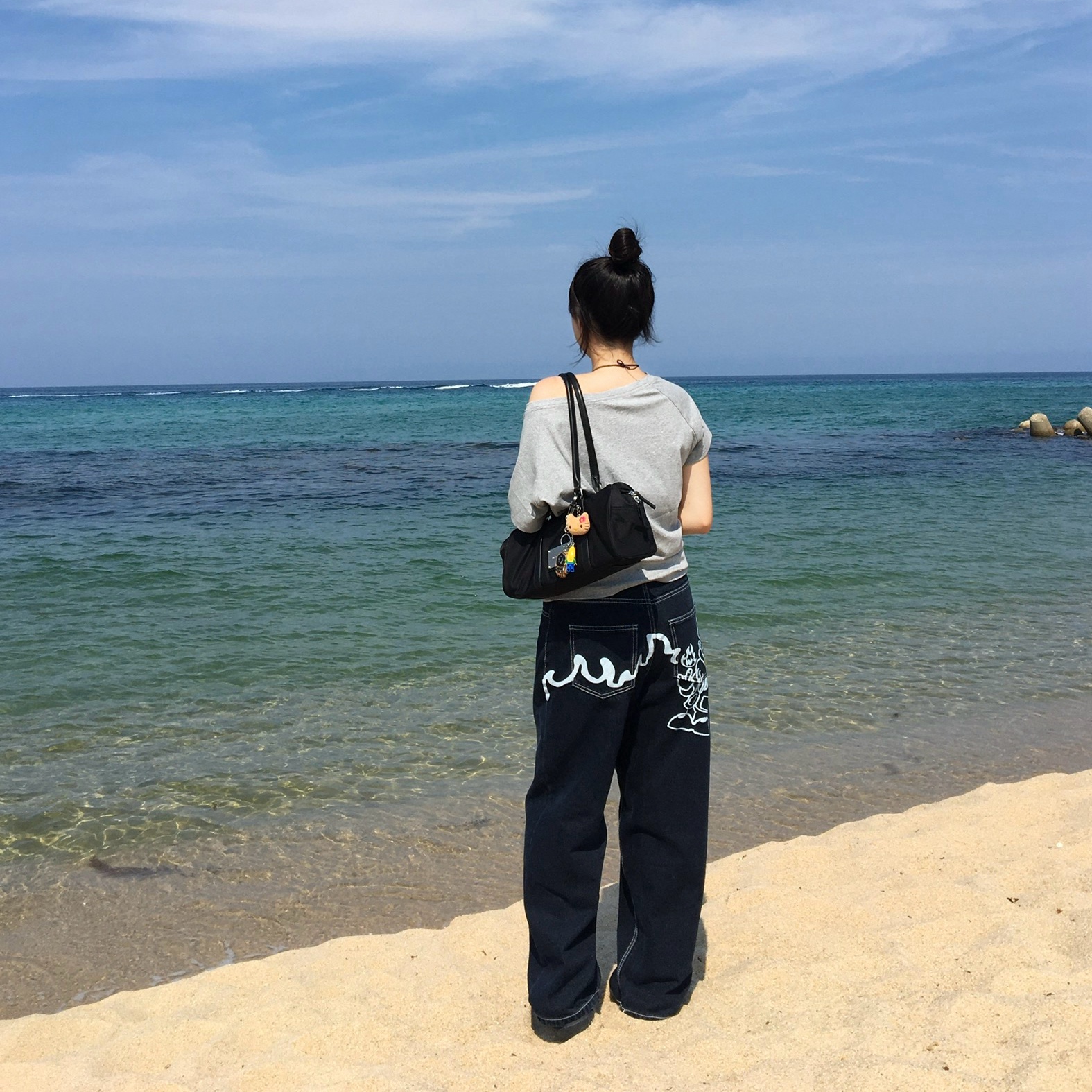 Matin Kim Sporty Tote Bag Black, Taw&Toe Flip Flop Zerovity Bio Black 착용 스타일 - 1