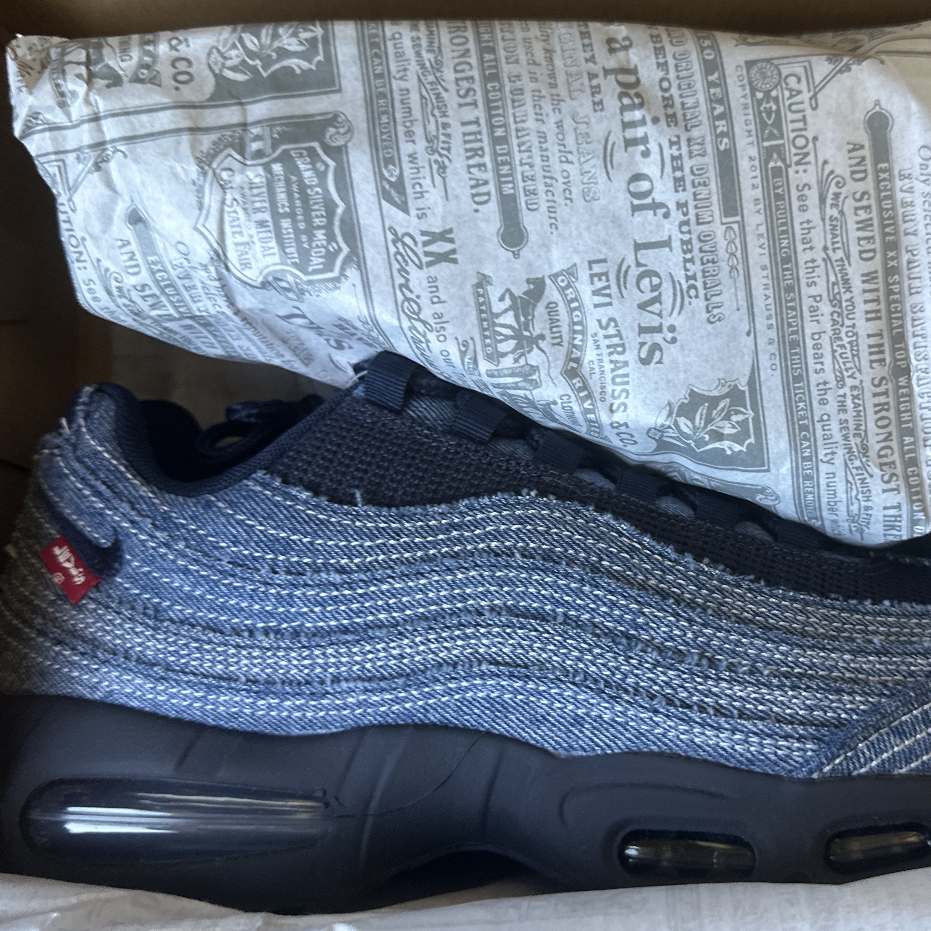Nike x Levi's Air Max 95 Obsidian 착용 스타일