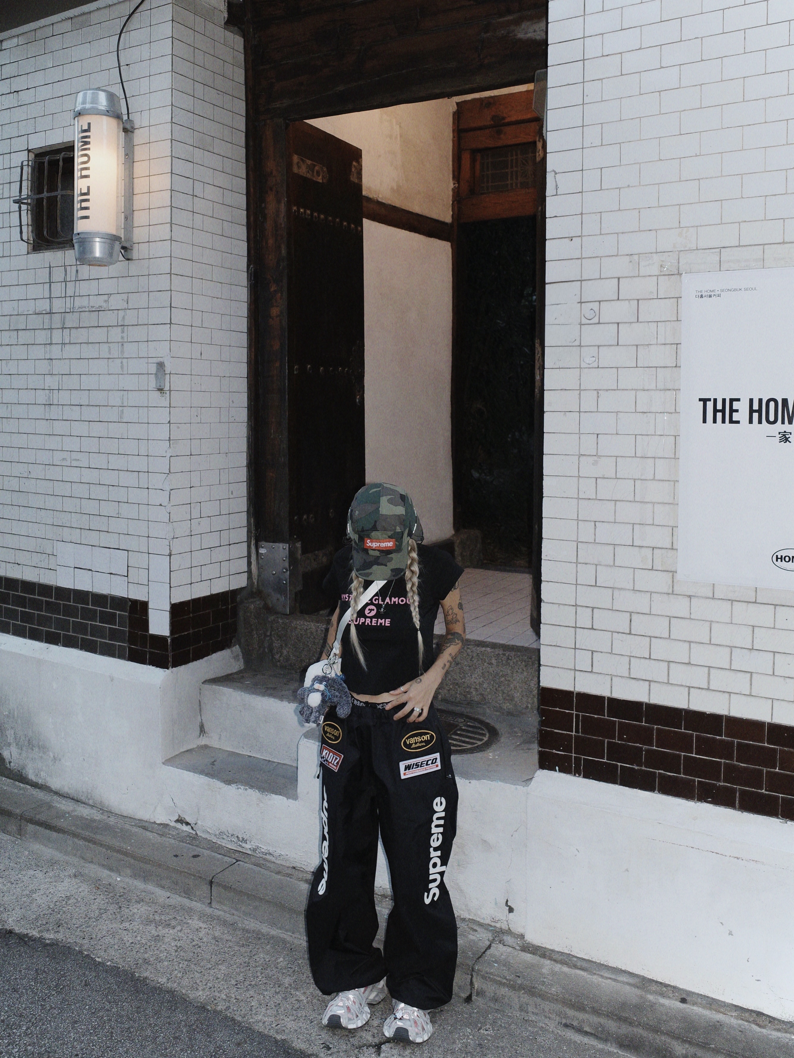 Supreme x Vanson Leathers Gore-Tex Pants Black - 25FW, Supreme x Hysteric Glamour Baby T-Shirt Black - 24FW 착용 스타일 - 4