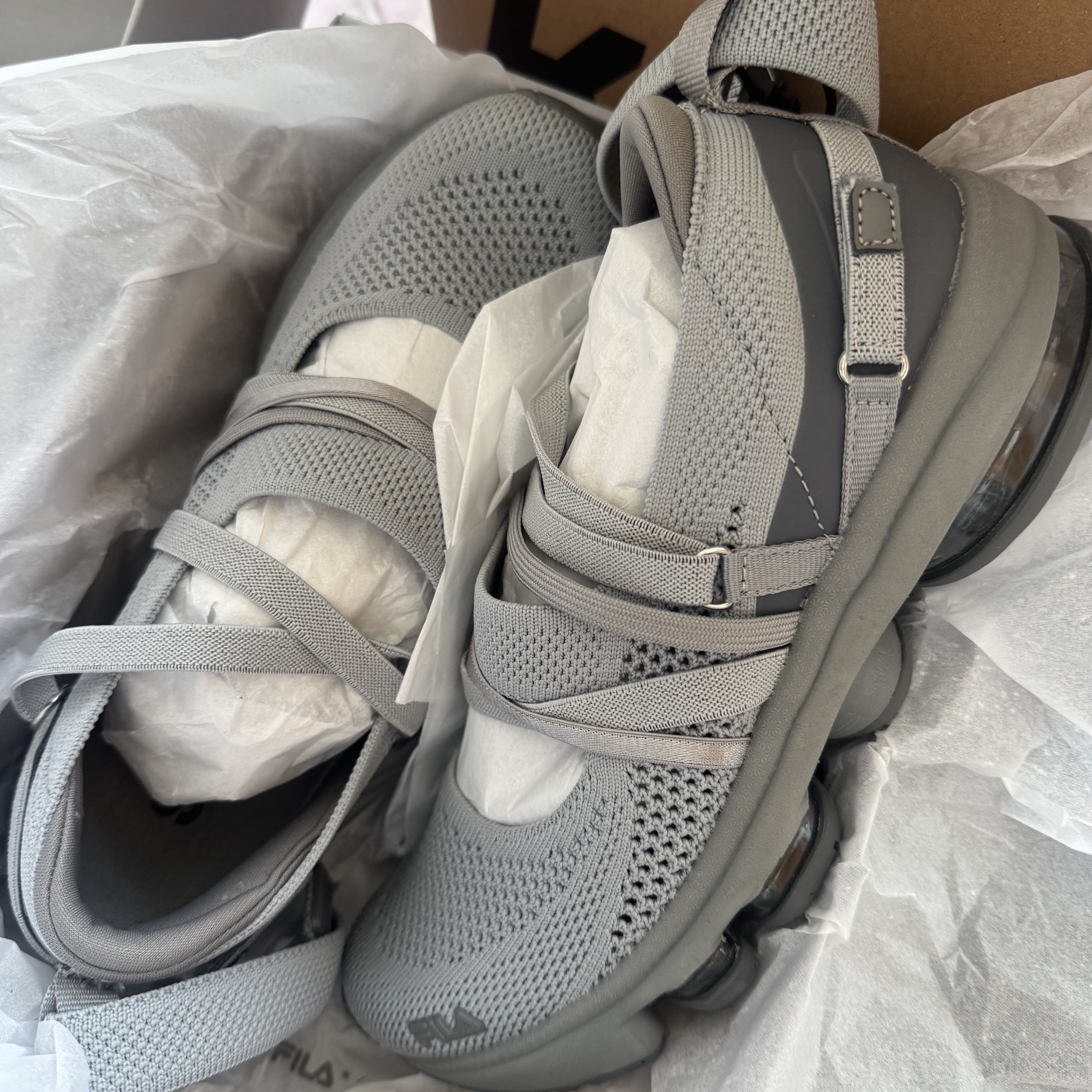 (W) Fila x Ojos RGB Pier 3.0 MJ Grey 착용 스타일 - 1