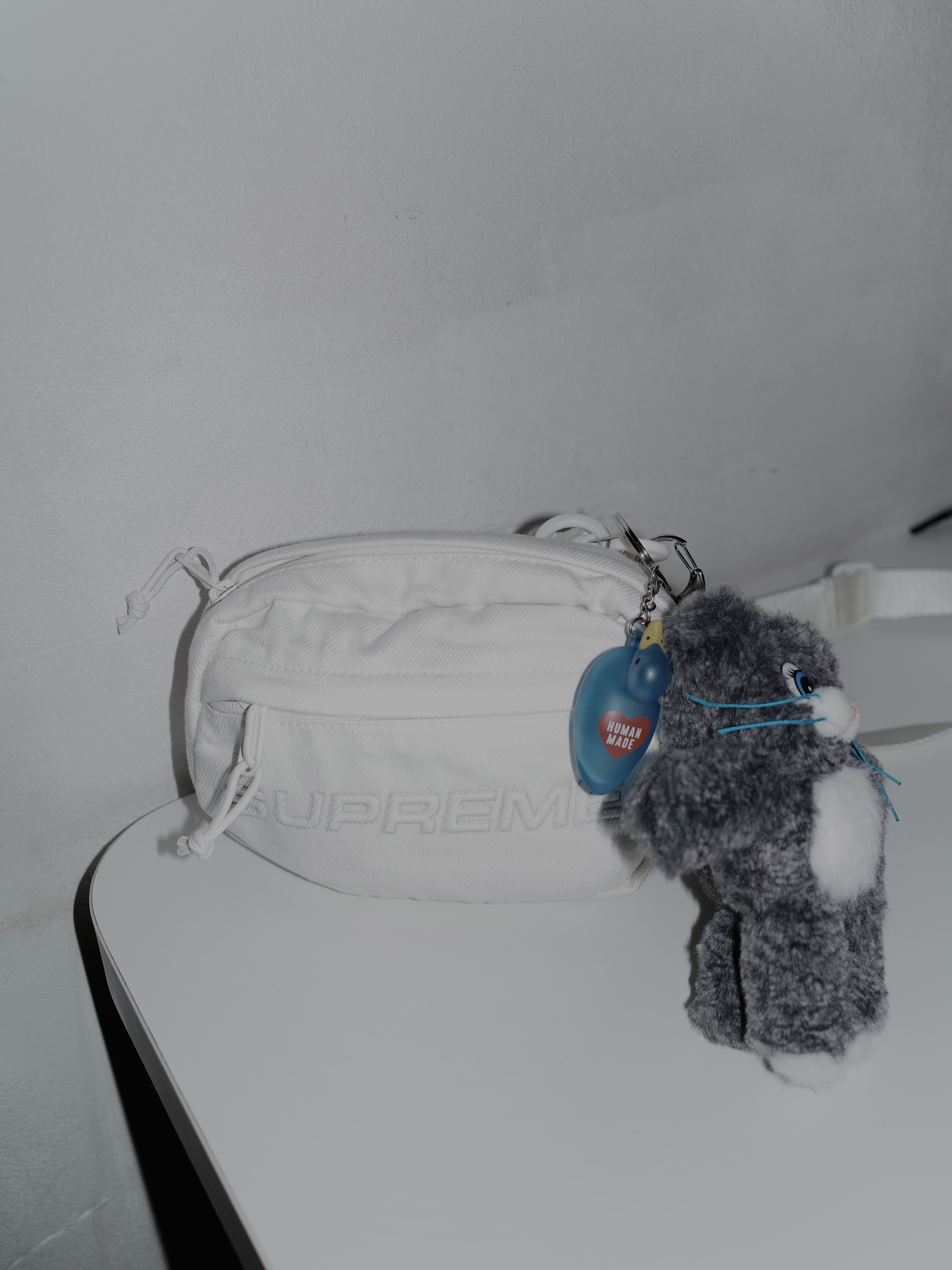 Supreme Denim Mini Shoulder Bag White - 25FW 착용 스타일 - 1