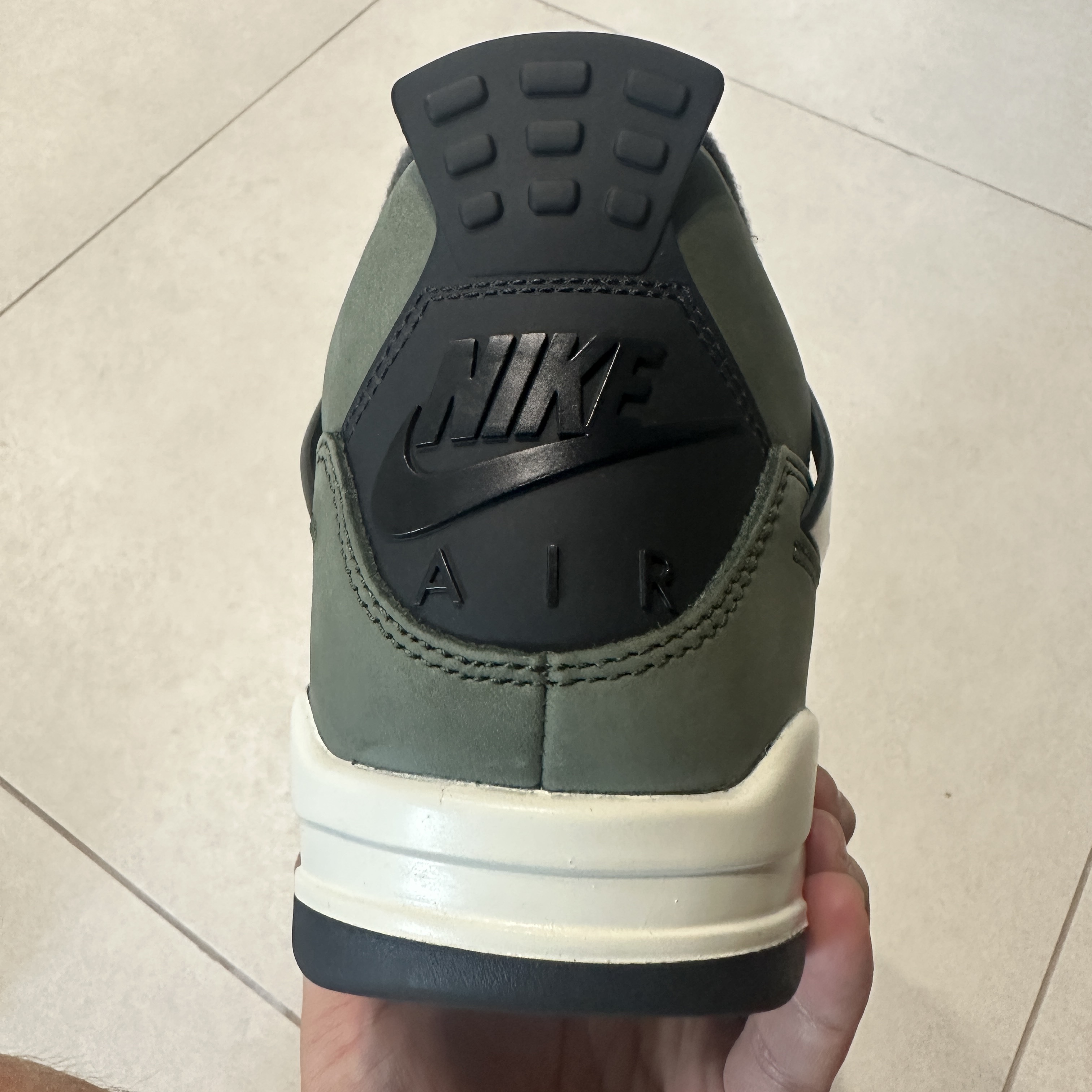 Jordan 4 x Undefeated Retro OG SP Deep Green and Clementine 착용 스타일 - 9