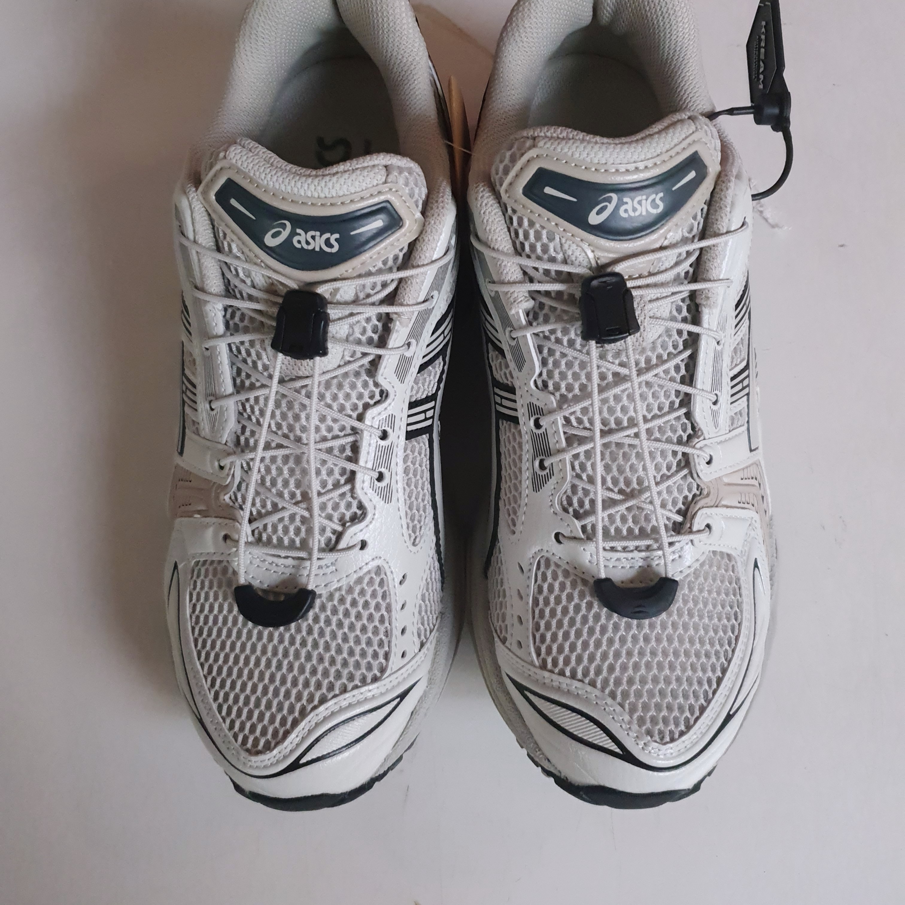Asics Unlimited Gel-Kayano 14 Smoke Grey 착용 스타일 - 2