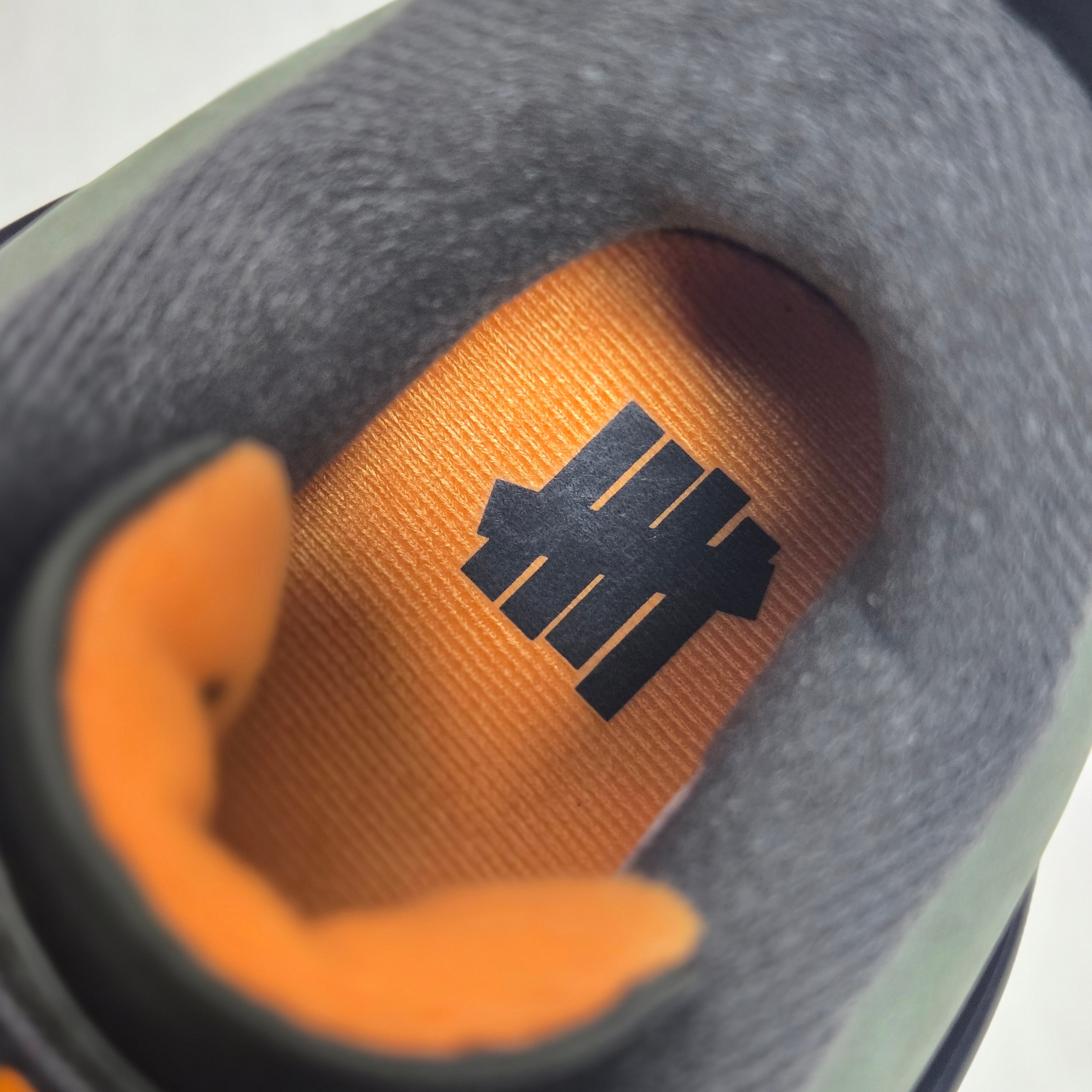 Jordan 4 x Undefeated Retro OG SP Deep Green and Clementine 착용 스타일 - 6