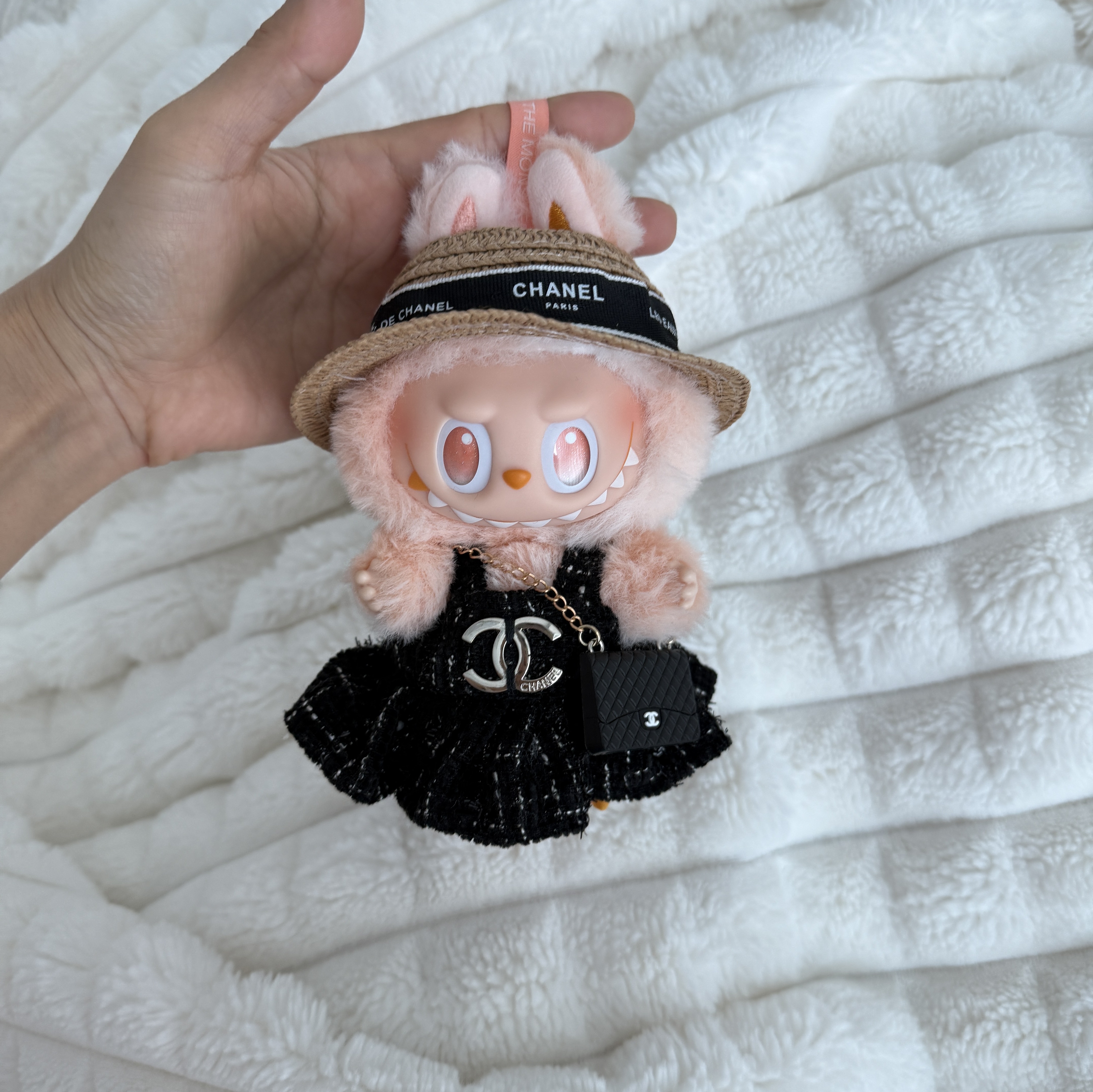 Pop Mart Labubu The Monsters Highlight Series Happiness Keyring (Opened Case) 착용 스타일