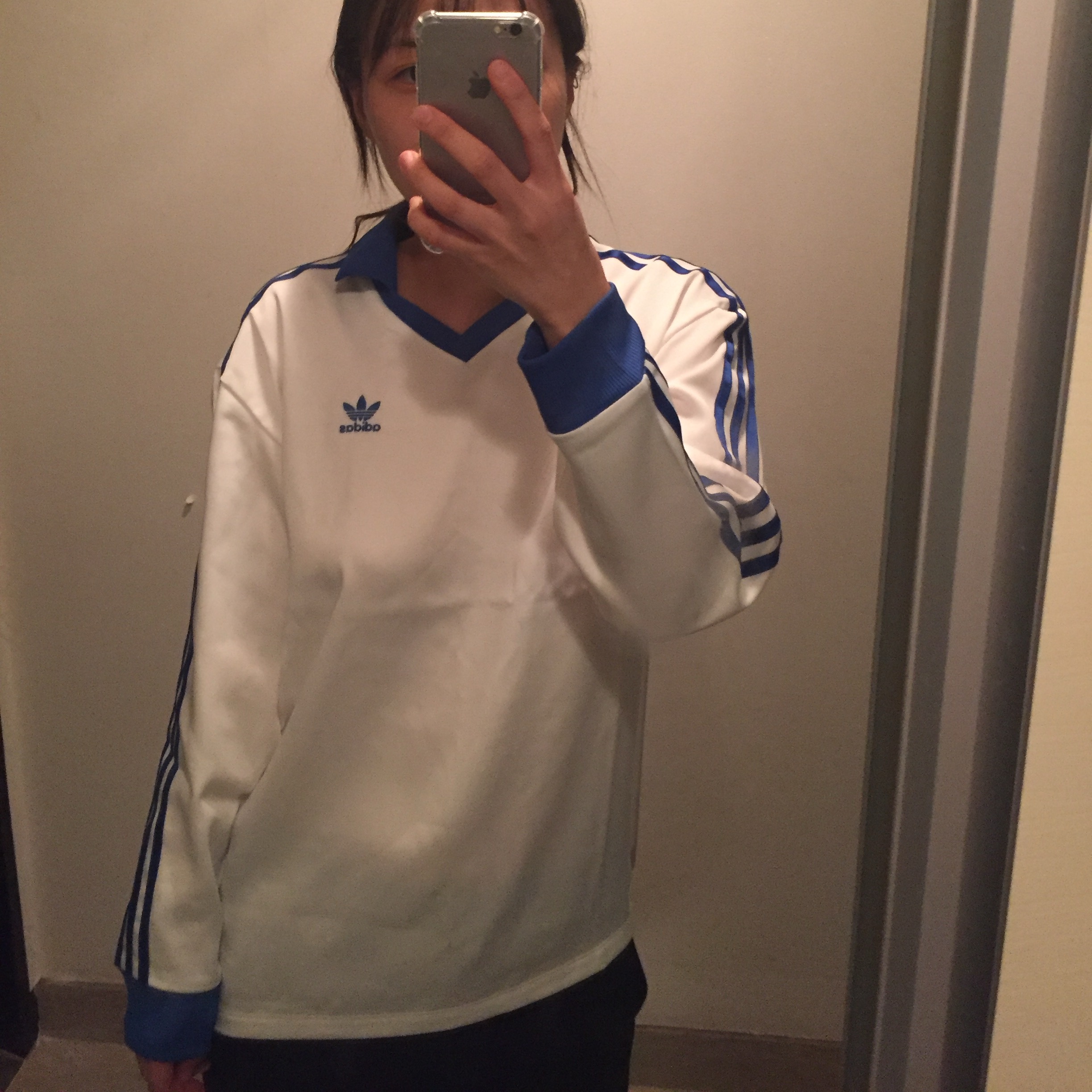 (W) Adidas 3-Stripes Satin Long Sleeve T-Shirt Cloud White - KR Sizing 착용 스타일 - 1