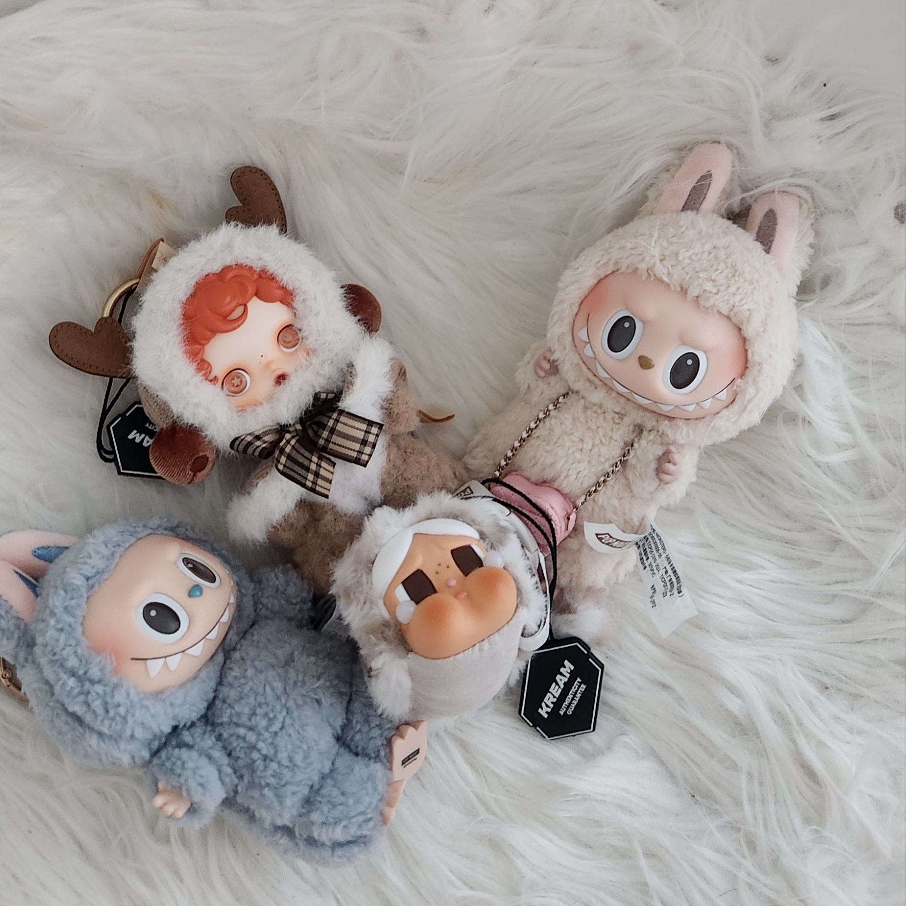 Pop Mart Crybaby Wild But Cutie Series Vinyl Plush Pendant Vanilla Cutie (Opened Case) 착용 스타일