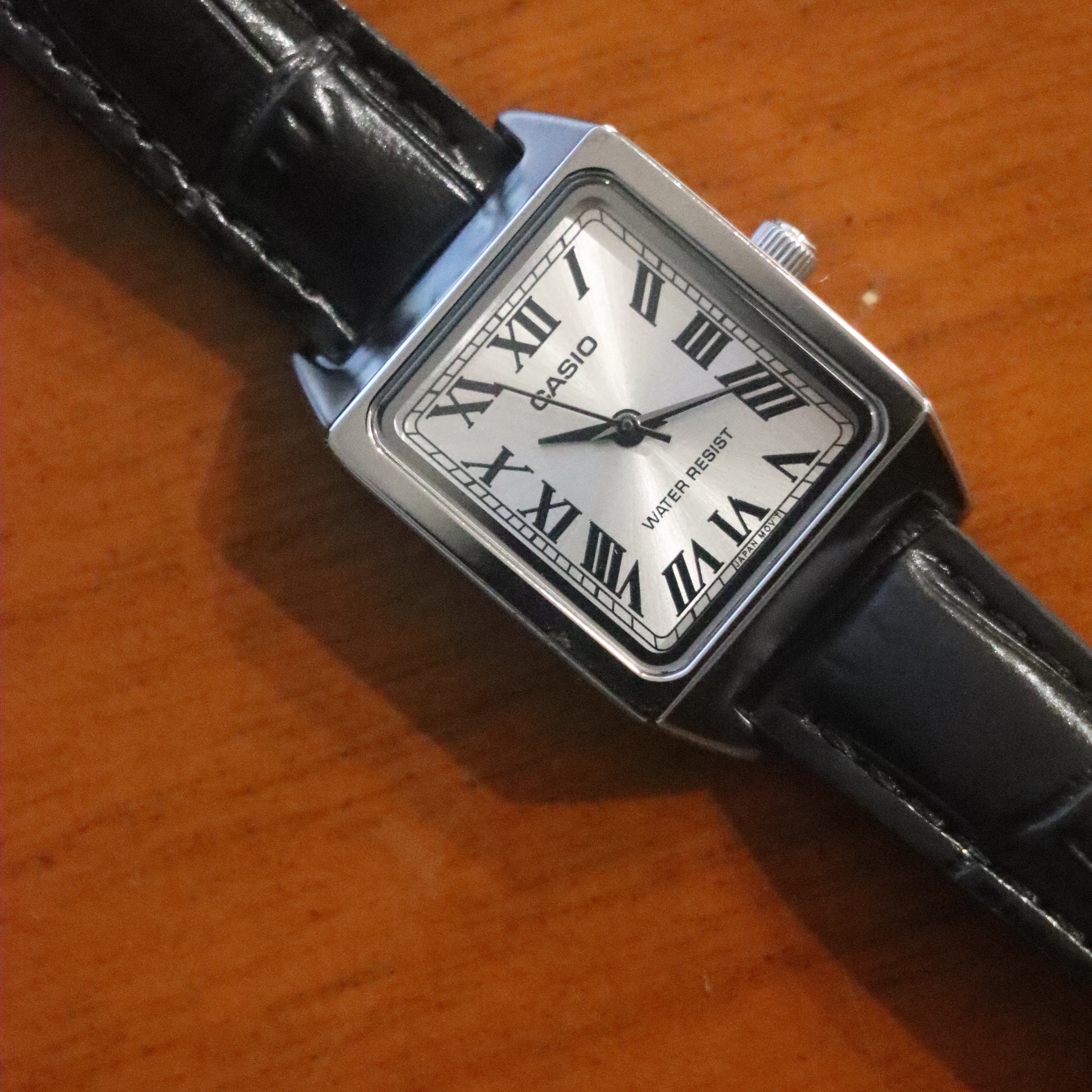 Casio LTP-V007L-7B1 착용 스타일