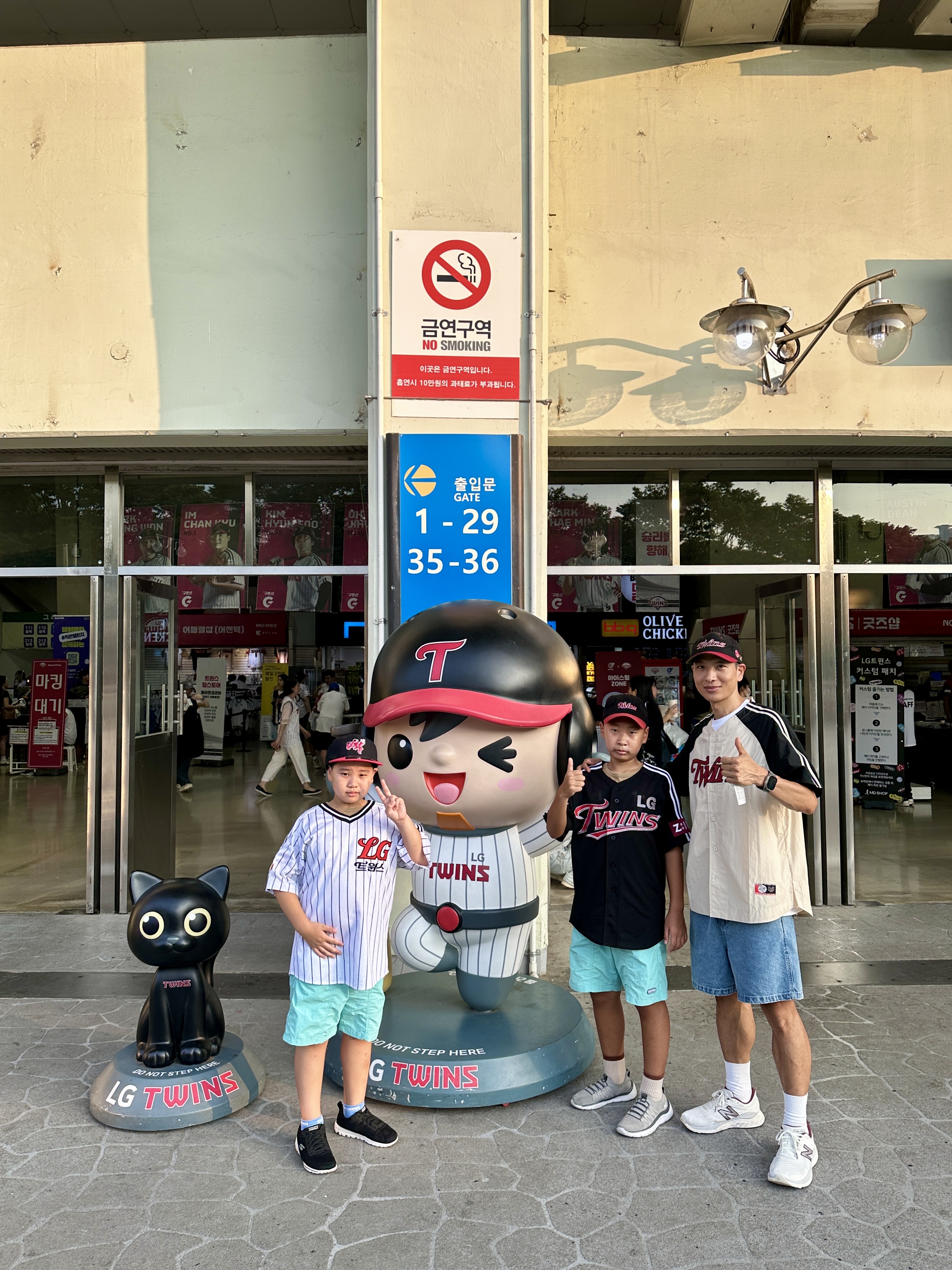 PRO-SPECS x LG TWINS 2025 Authentic Mesh Cap 착용 스타일