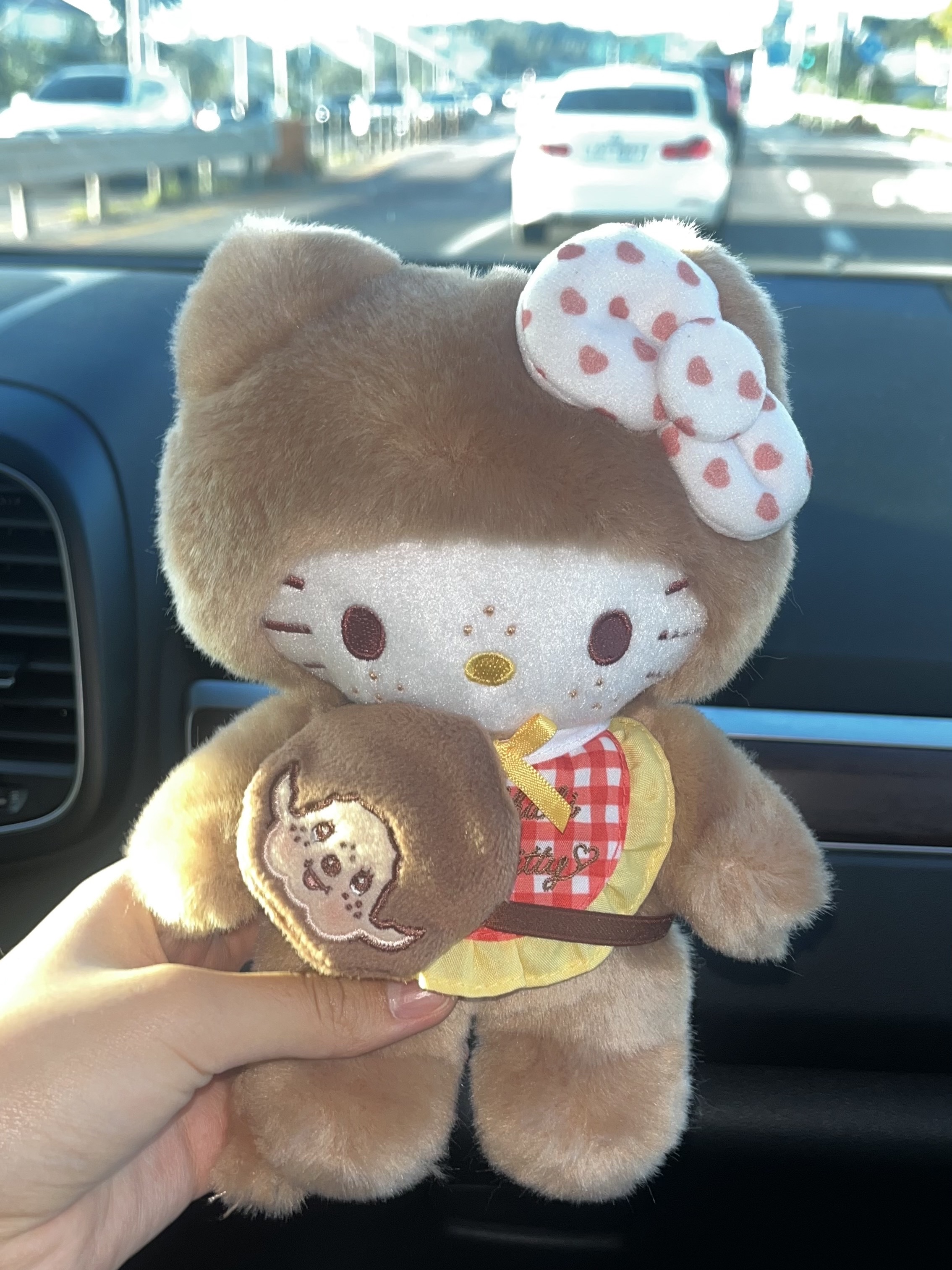 Monchhichi x Hello Kitty Gingham Check S Doll Brown 착용 스타일