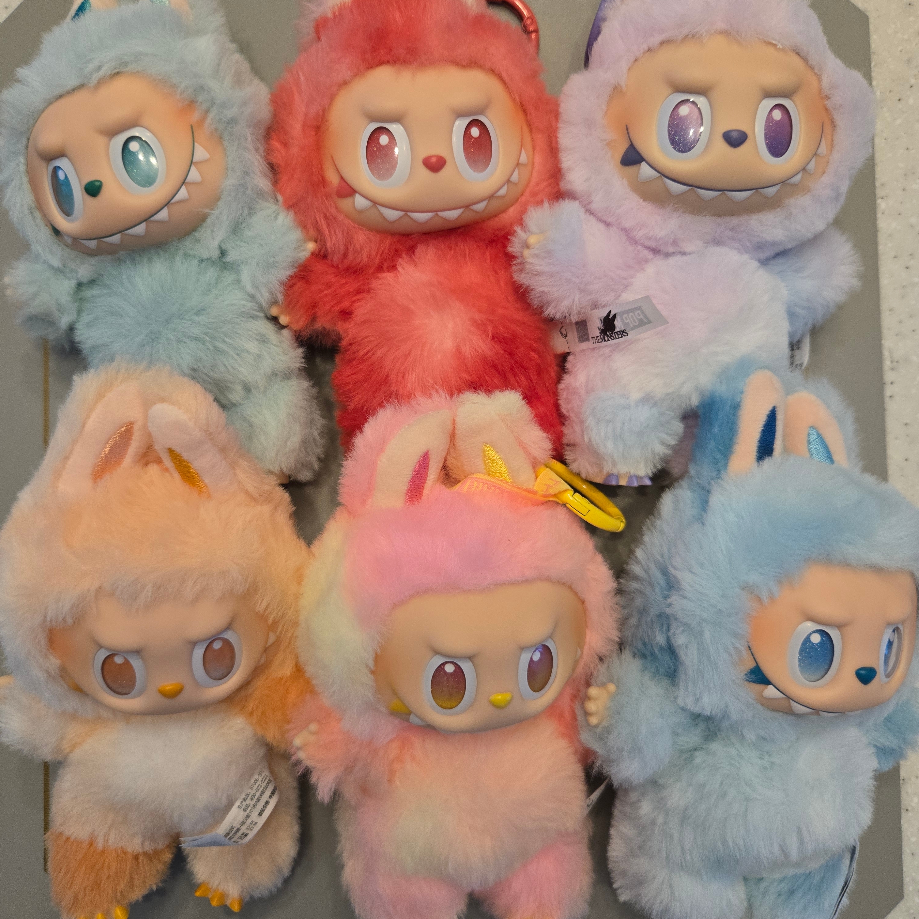 Pop Mart Labubu The Monsters Highlight Series Sealed Case (6 Blind Boxes) 착용 스타일