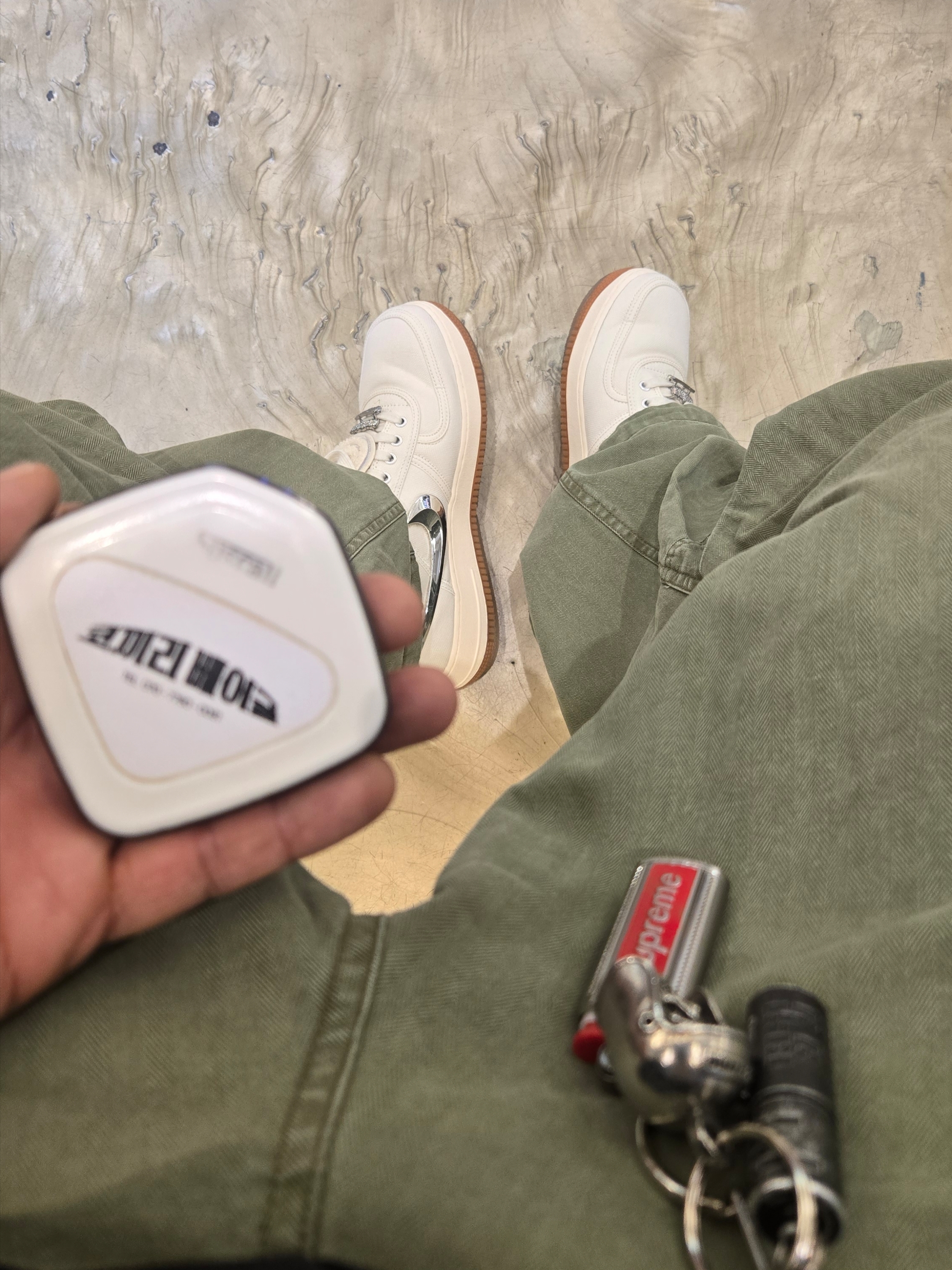 Supreme Star Football Jersey Black - 24FW, Nike x Travis Scott Air Force 1 Low Sail 착용 스타일 - 3