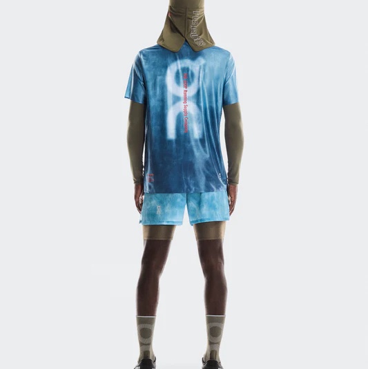On Running x Pleasures x The Loop Pace T-Shirt Nile, On Running x Pleasures x The Loop Shorts Blizzard 착용 스타일 - 2