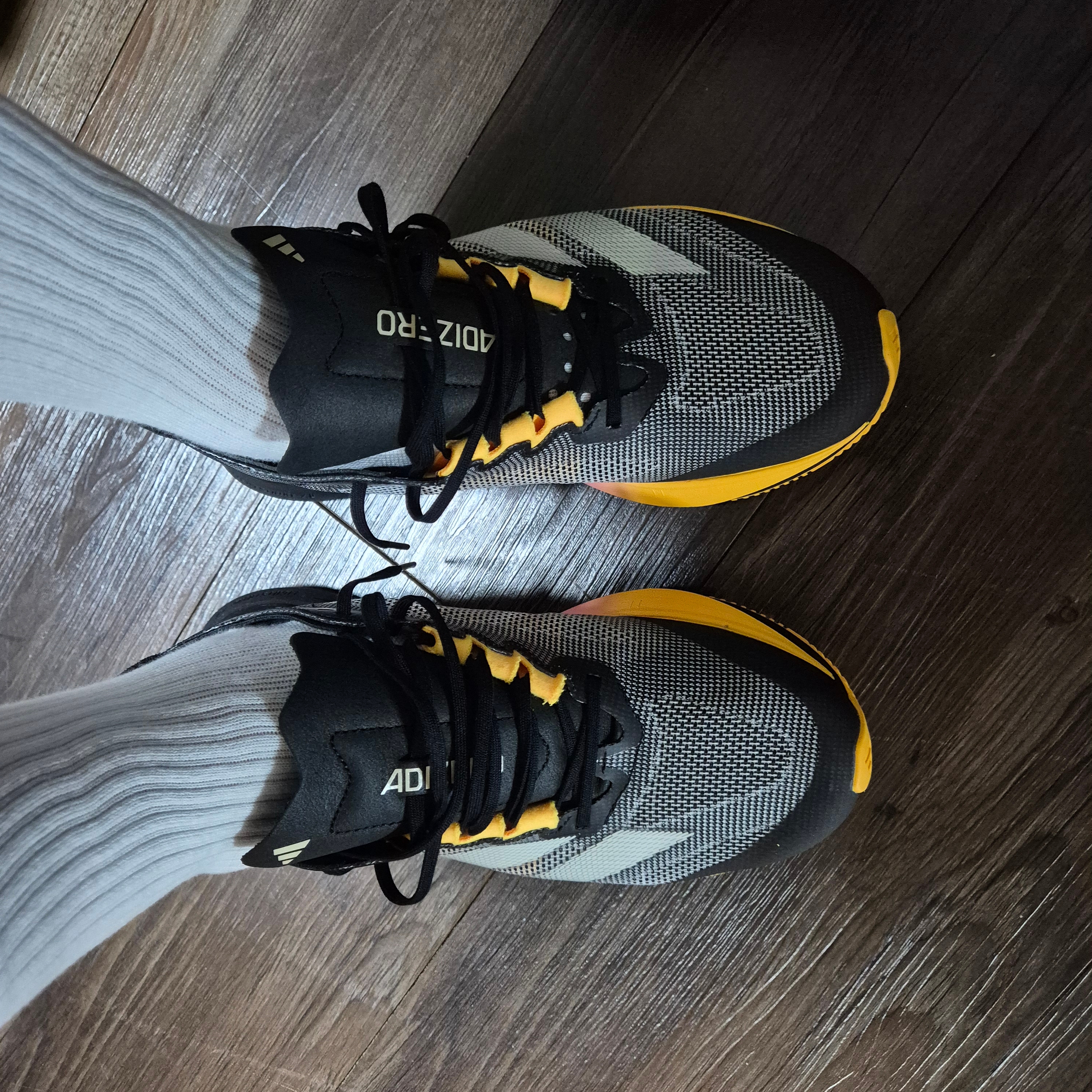 Adidas Adizero Boston 12 Core Black Zero Metalic 착용 스타일 - 2