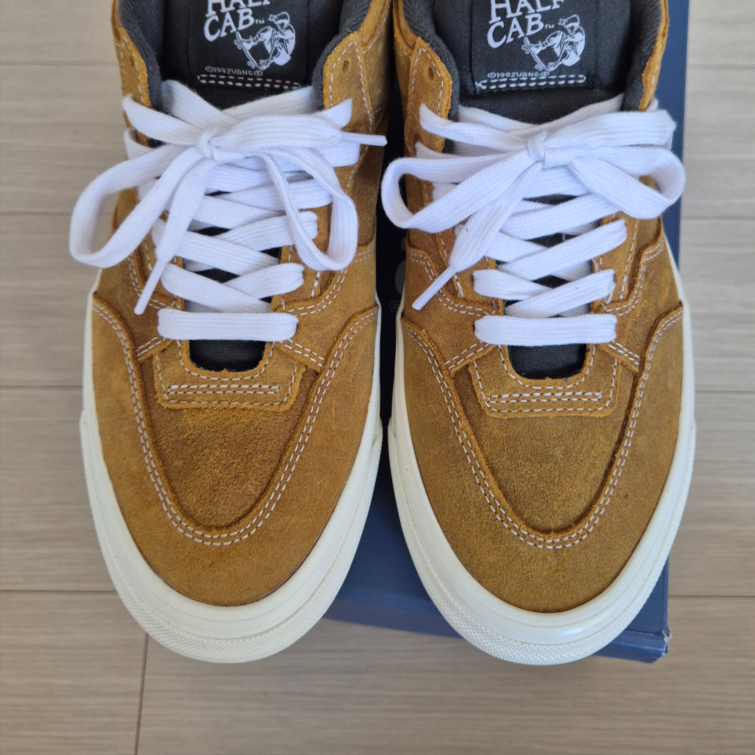 Vans Half Cab Reissue 33 Wax Leather Golden Brown 착용 스타일 - 2