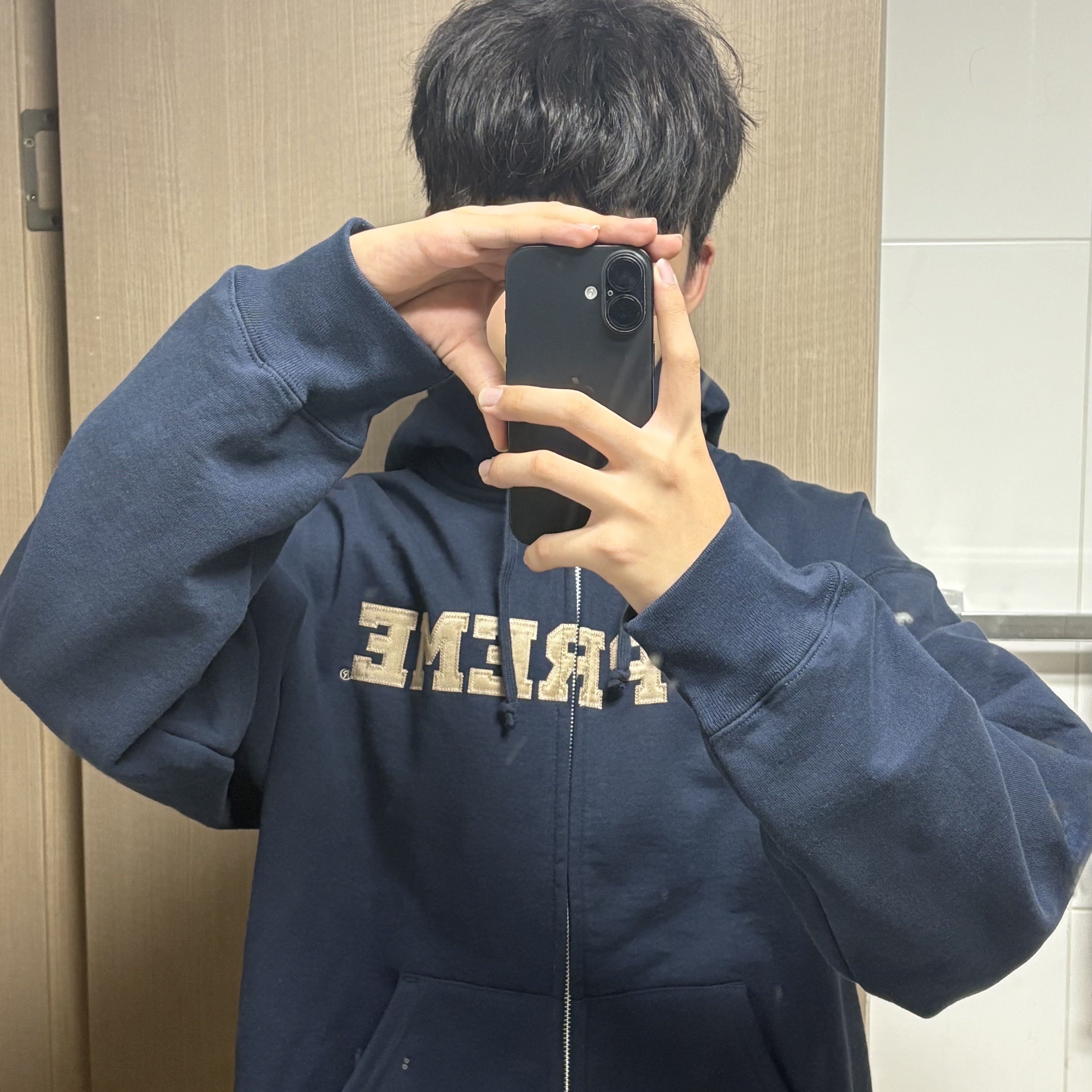 Supreme Collegiate Applique Zip Up Hooded Sweatshirt Navy - 25FW 착용 스타일