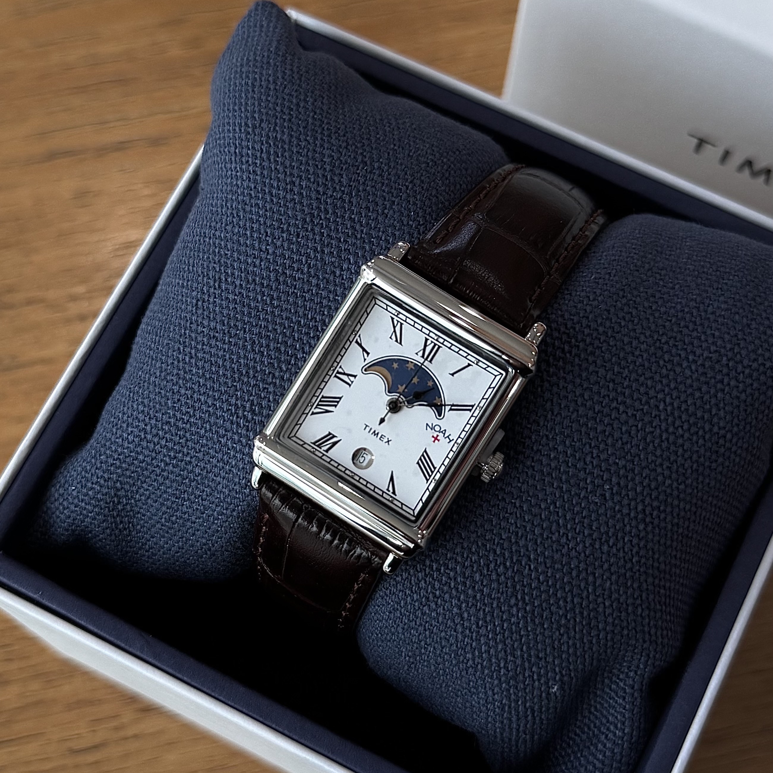 Timex x Noah Moon 37mm Phase Watch Brown Steel 착용 스타일 - 1