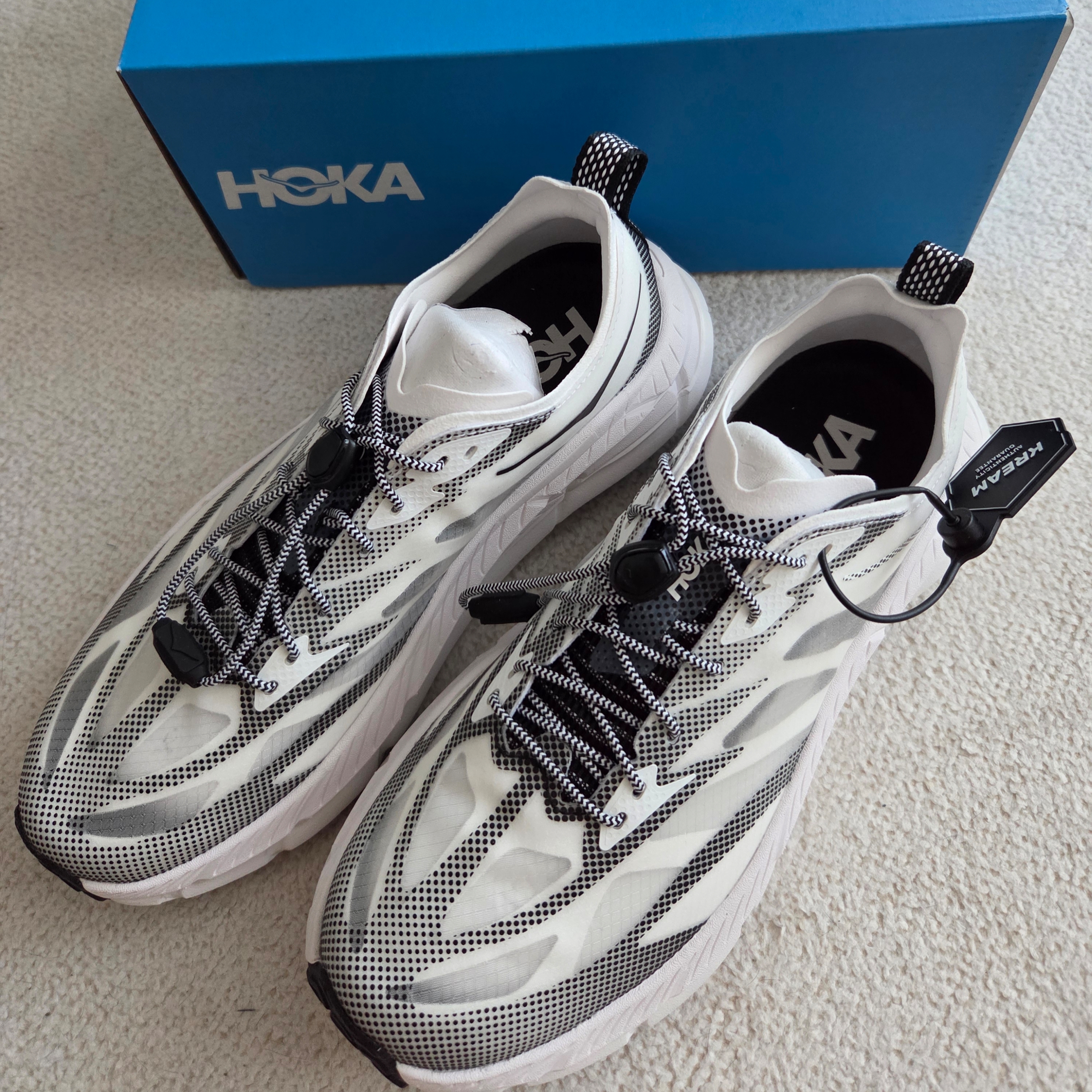 Hoka Mafate Speed 4 Lite White Black 착용 스타일