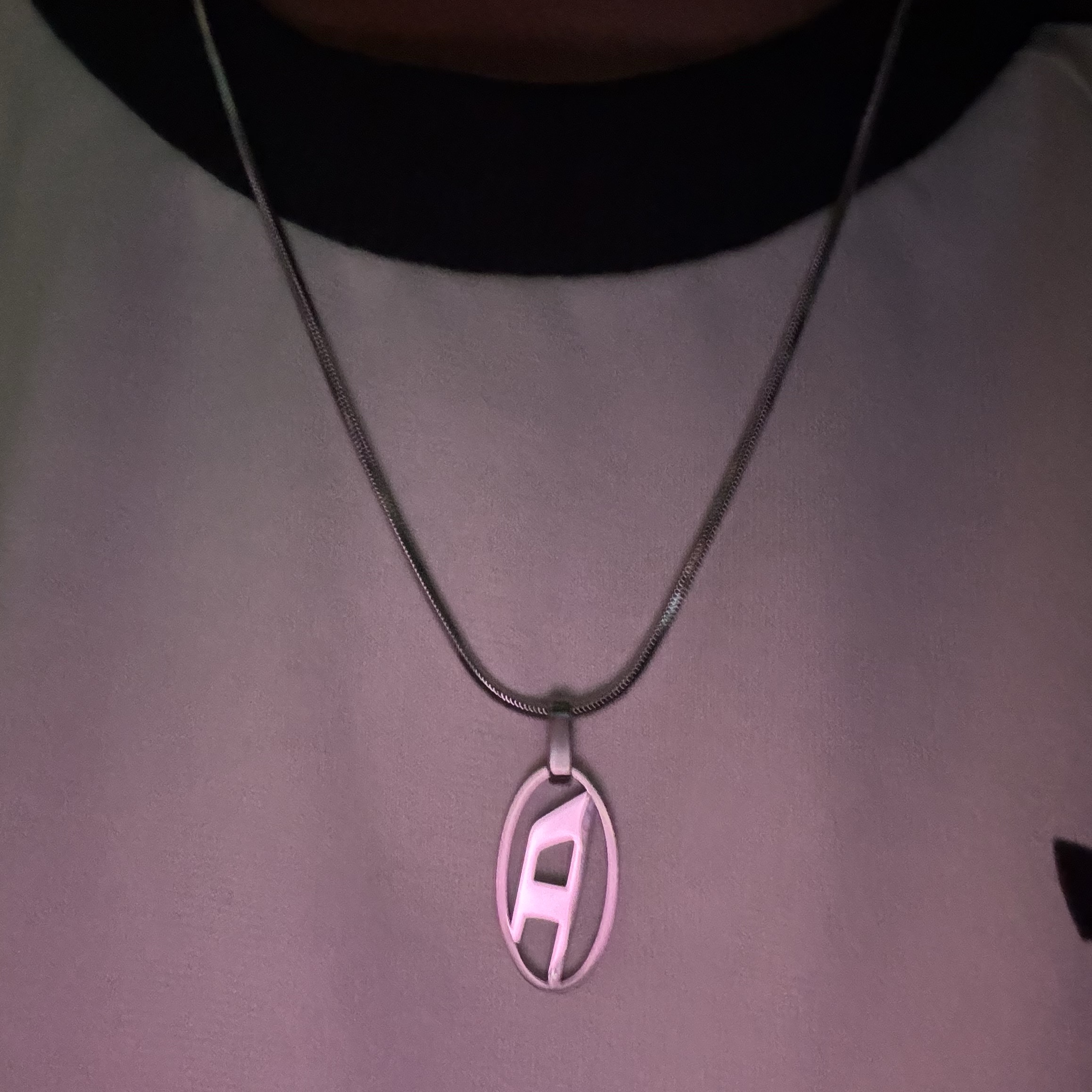 Diesel Dx1342 Stainless Steel Pendant Necklace Silver 착용 스타일