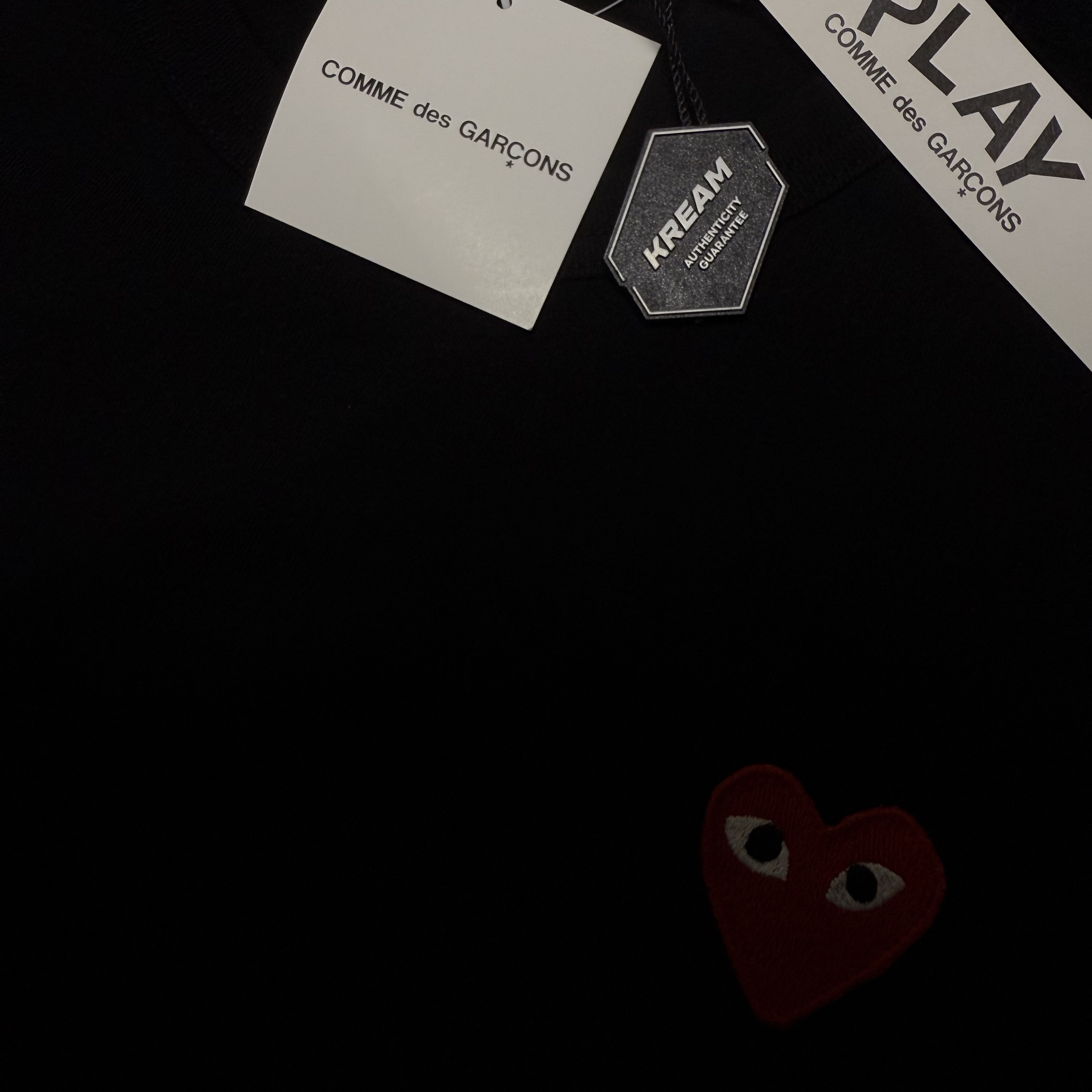 Play Comme des Garcons Red Heart T-Shirt Black 착용 스타일