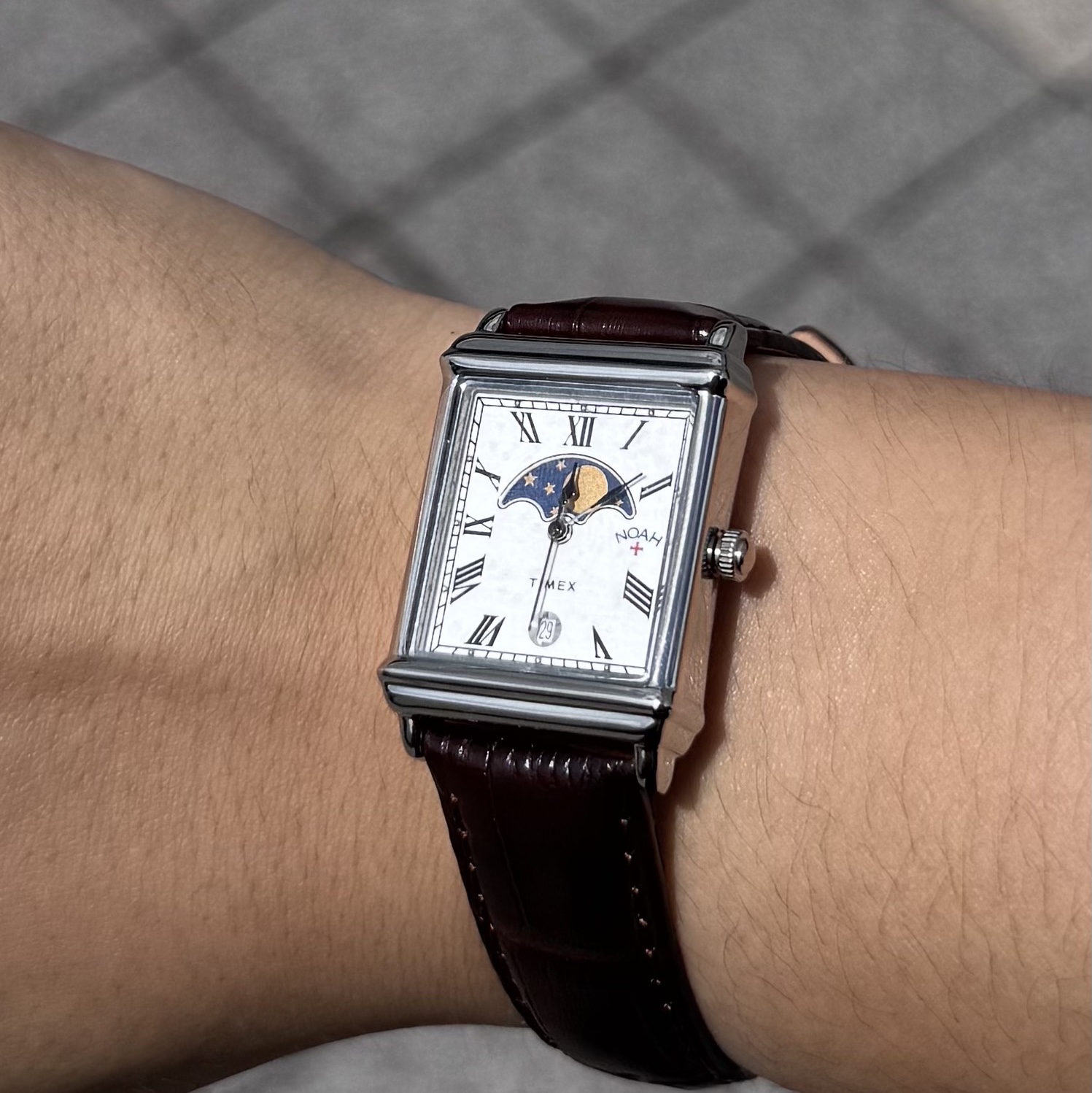 Timex x Noah Moon 37mm Phase Watch Brown Steel 착용 스타일 - 2