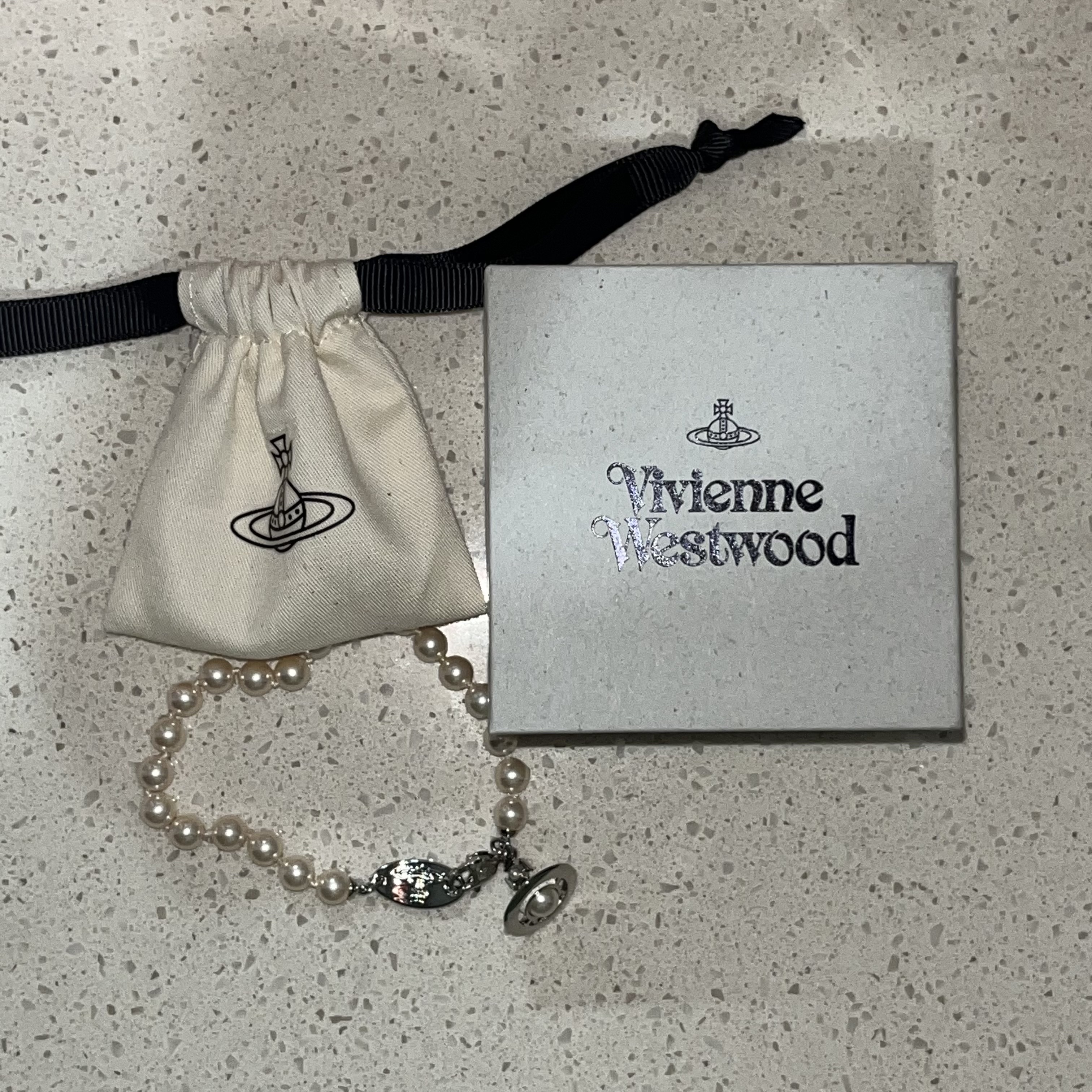 Vivienne Westwood Simonetta Pearl Bracelet Silver 착용 스타일