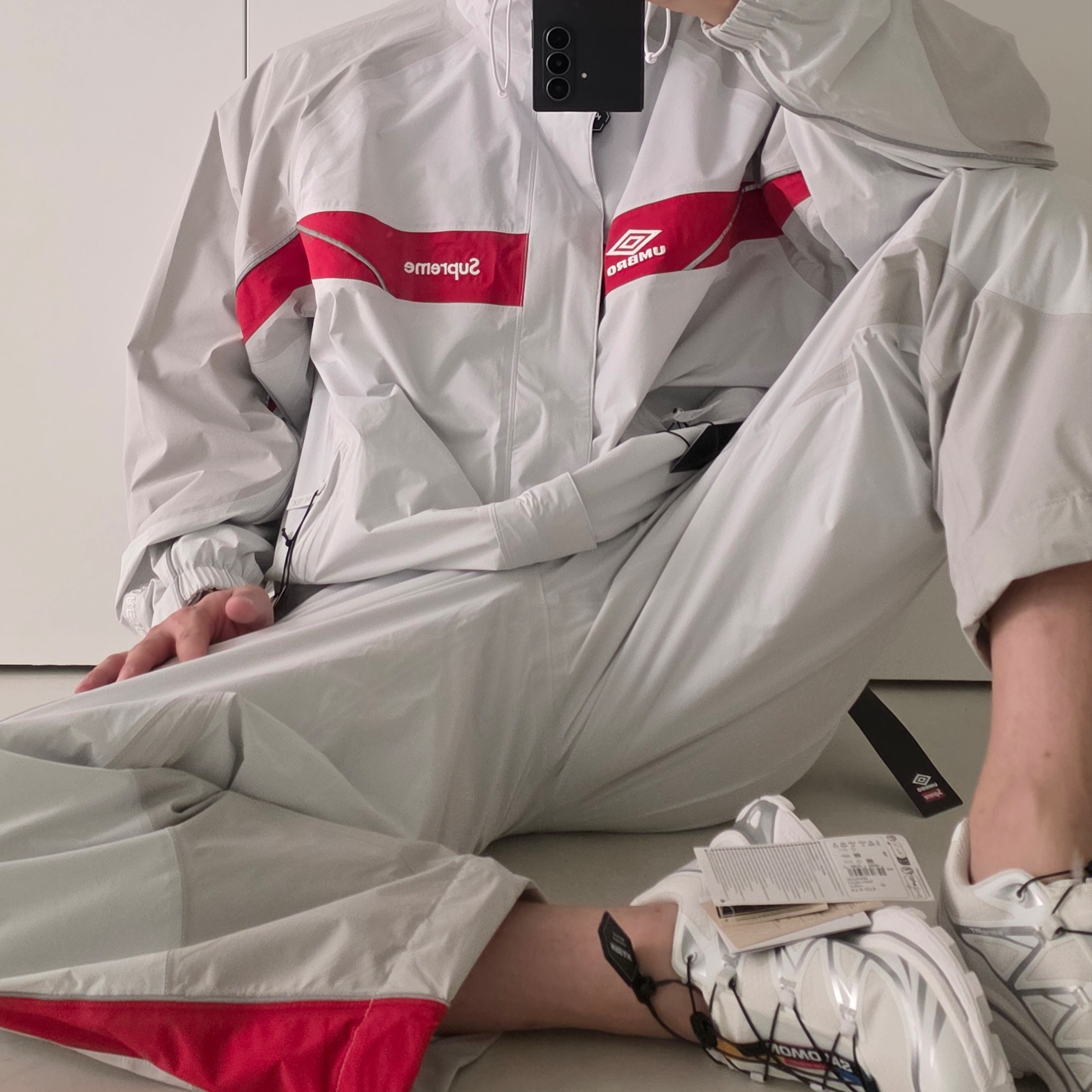 Supreme x Umbro Gore-Tex Hooded Jacket White - 25SS, Salomon XT-6 Gore-Tex White Silver 착용 스타일