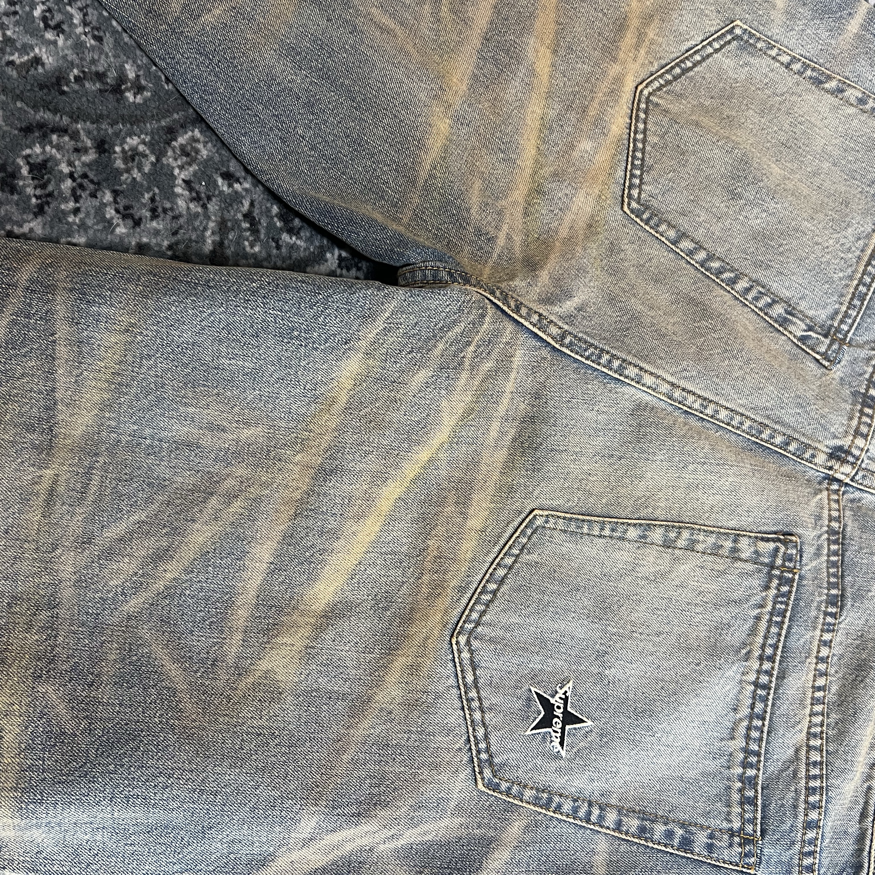 Supreme Regular Jean Dirty Indigo - 25FW 착용 스타일 - 2