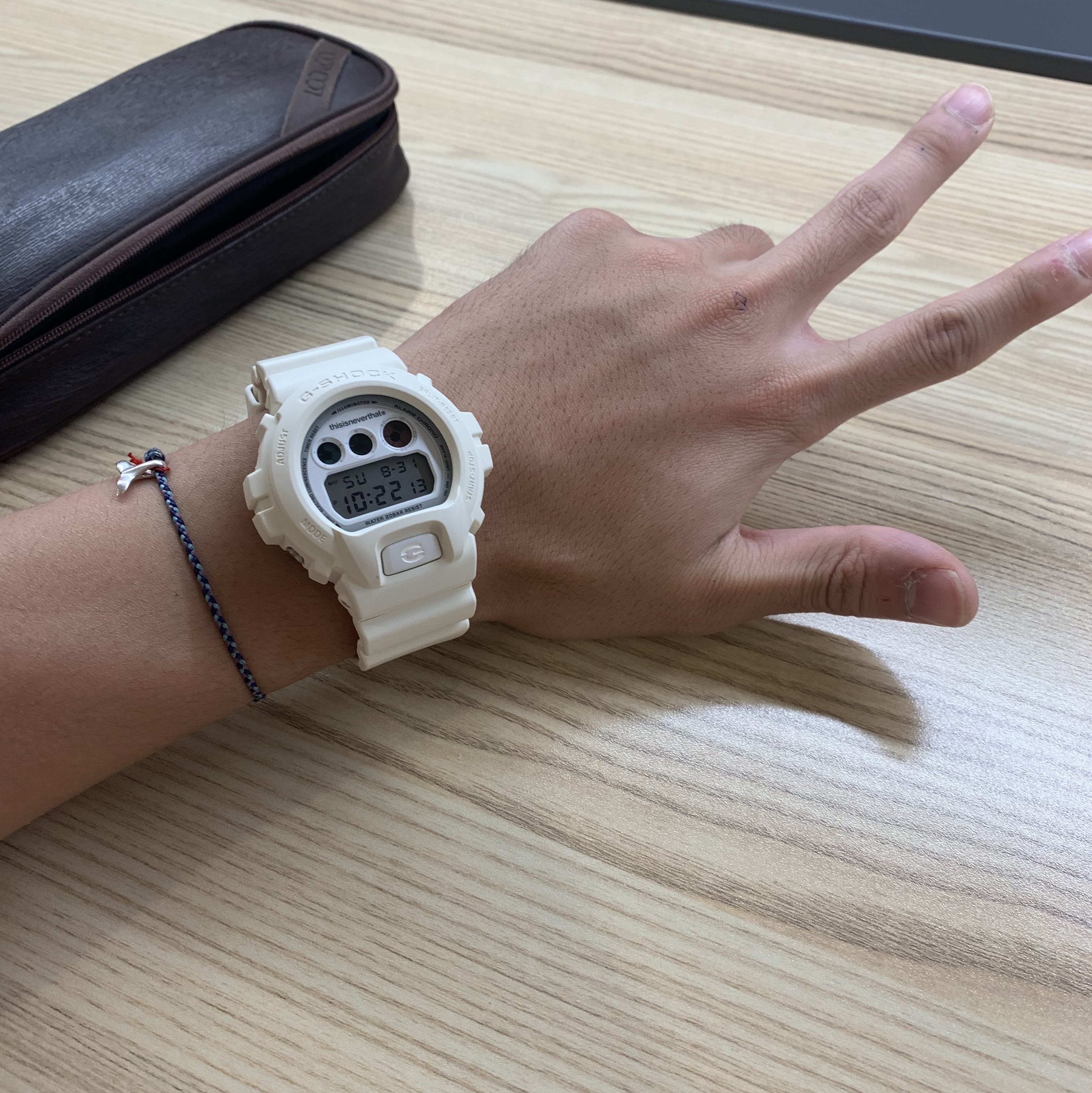 Casio G-Shock x Thisisneverthat DW-6900TNT24-7DF Ivory 착용 스타일