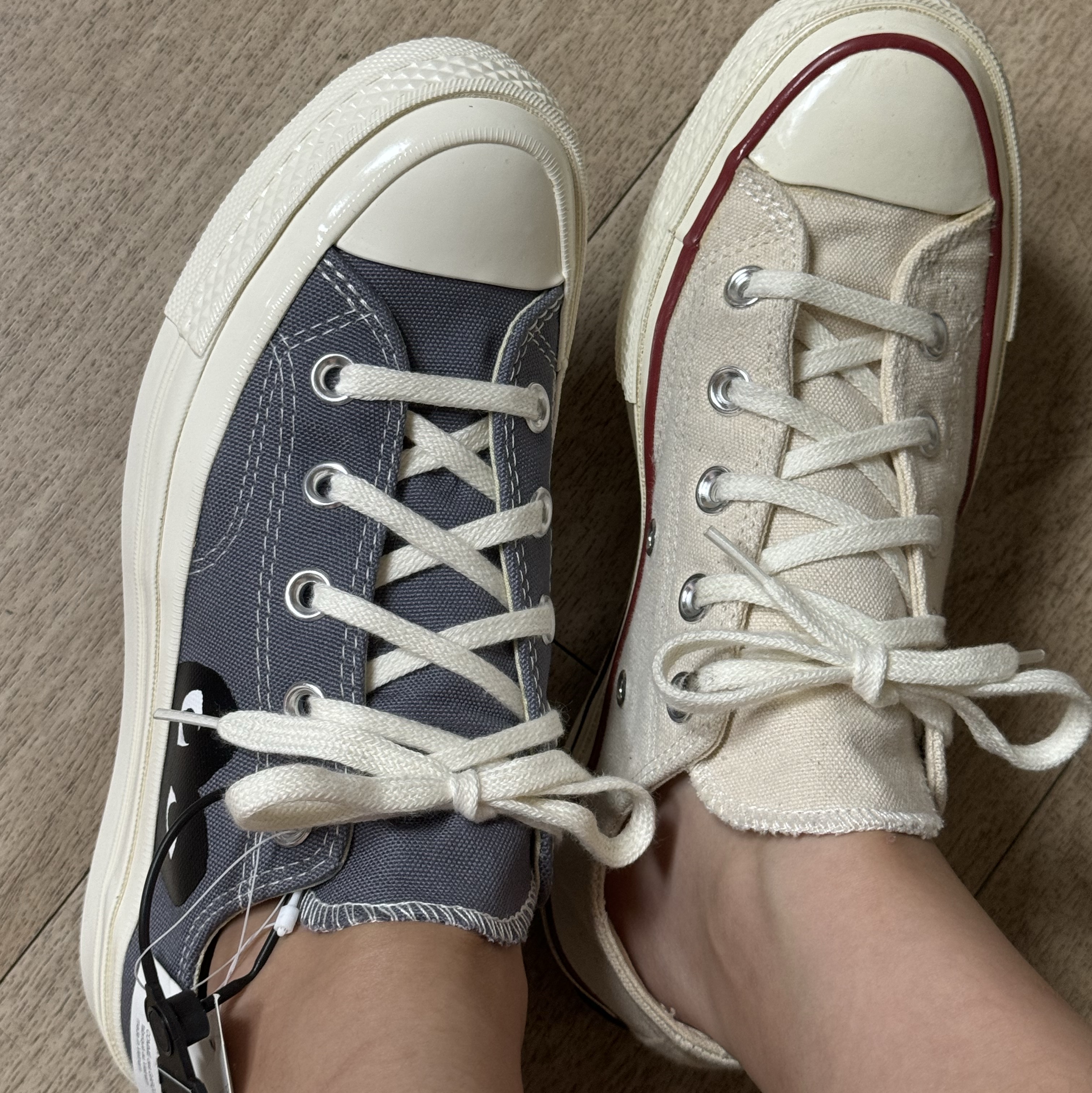 Converse x Play Comme des Garcons Chuck 70 Ox Steel Gray, Converse Chuck 70 Ox Parchment 착용 스타일 - 2