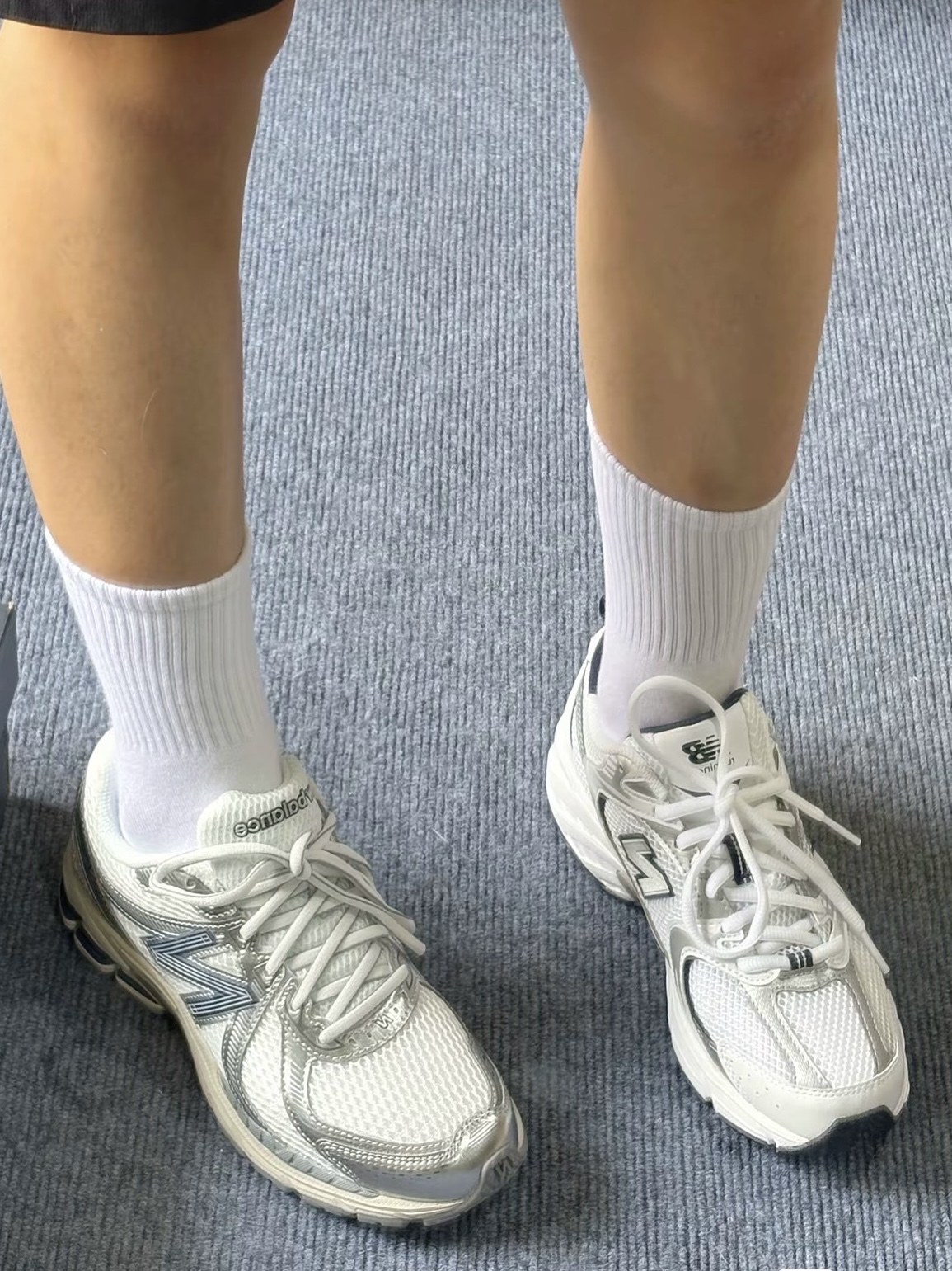 New Balance 860v2 White Silver 착용 스타일