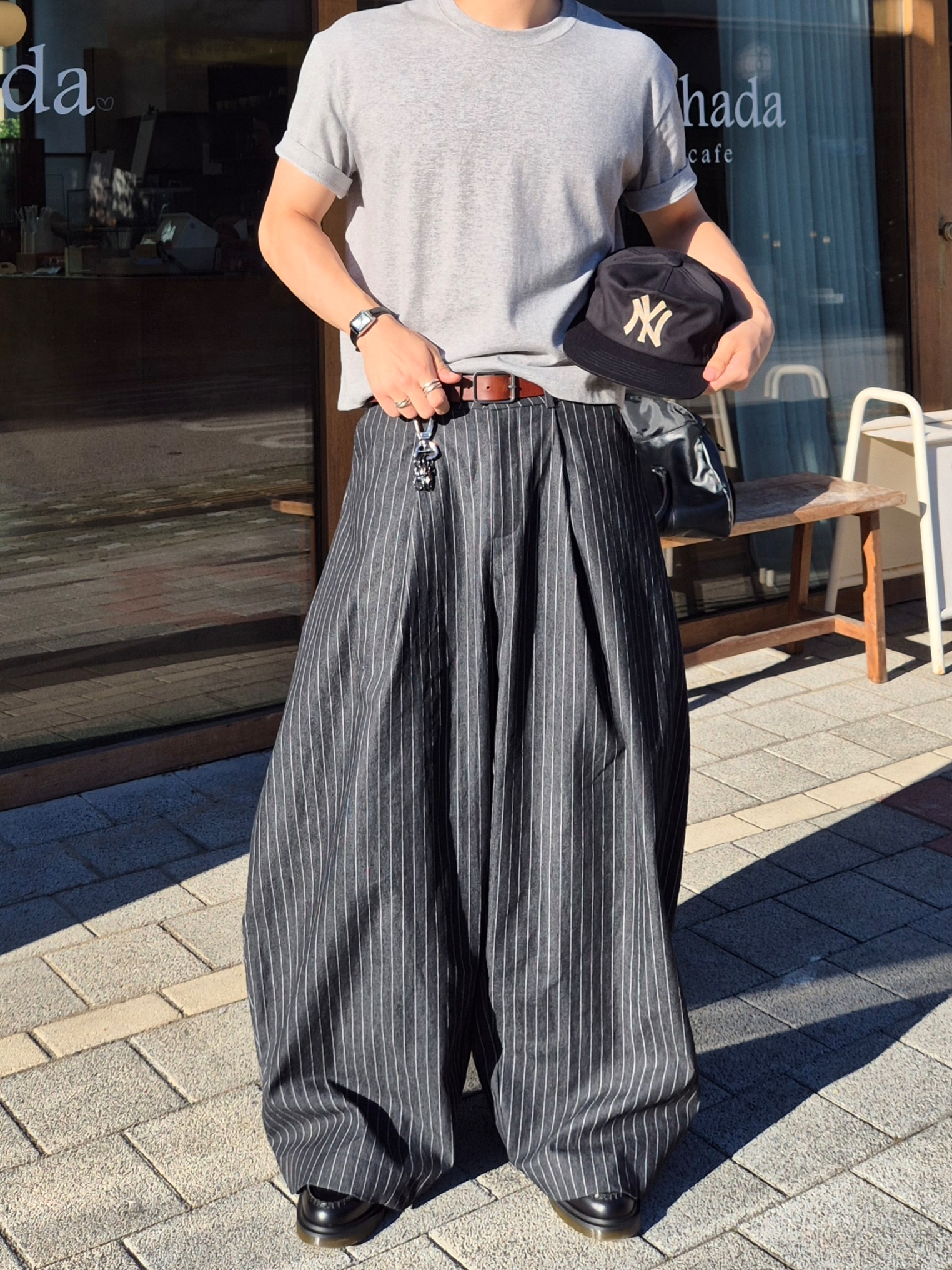 Dr. Martens Adrian Smooth Black, Casio LTP-V007L-7B1 착용 스타일 - 5
