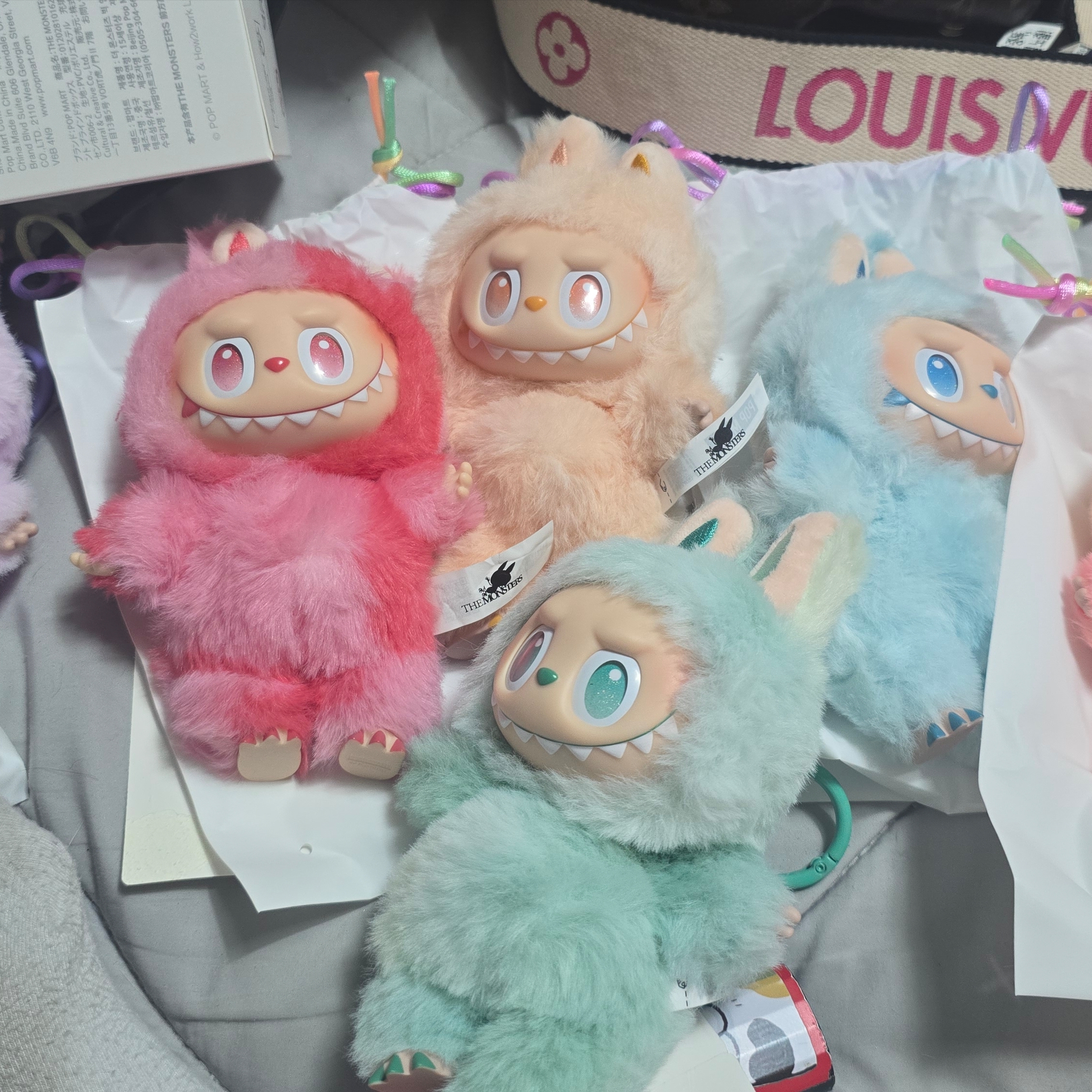 Pop Mart Labubu The Monsters Highlight Series Sealed Case (6 Blind Boxes) 착용 스타일