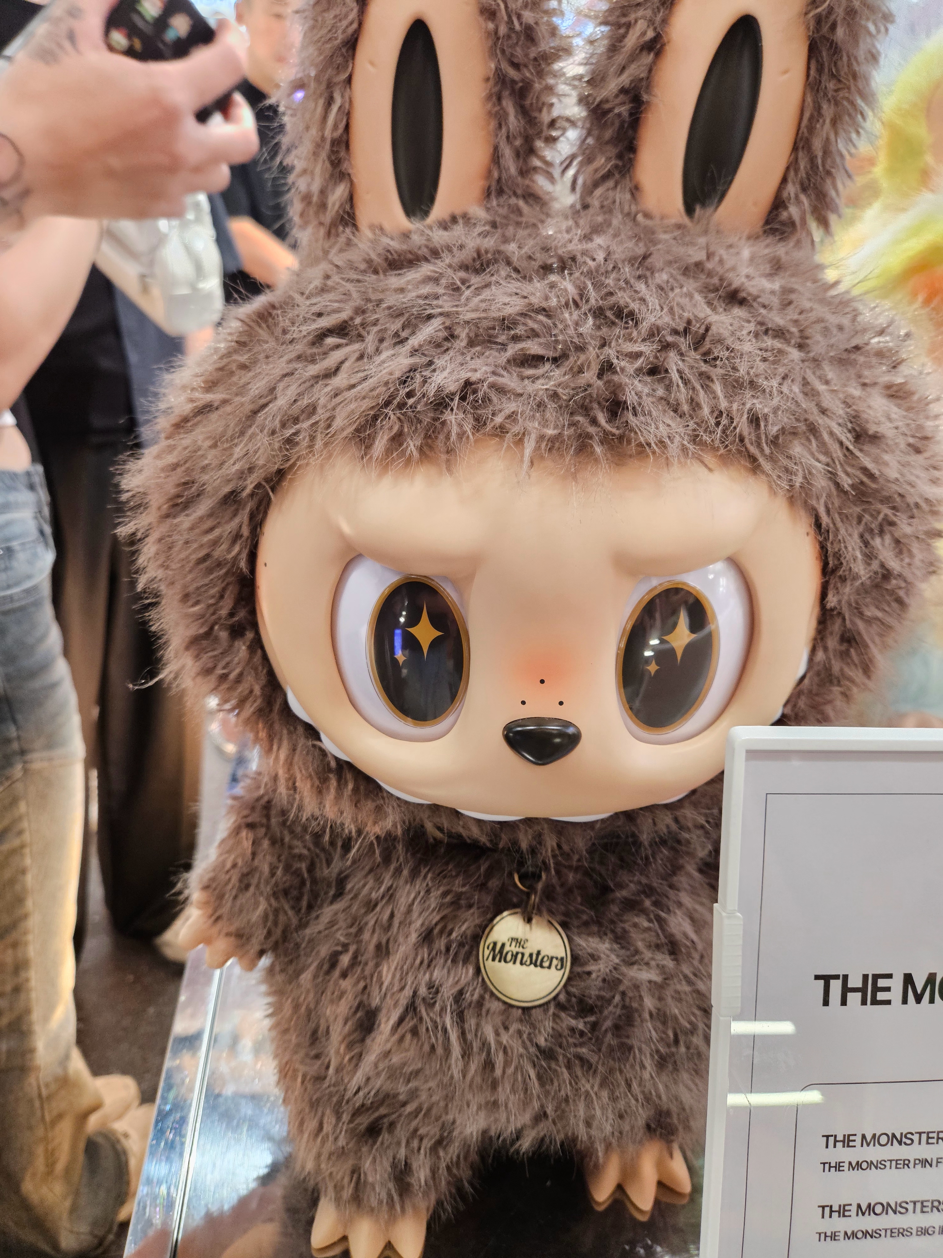 Pop Mart Labubu The Monsters Big Into Energy Series-Rock The Universe Vinyl Plush Doll, Pop Mart Dimoo Crush On Coffee Series Soft Faced Plush Keychain Caramel Coffee (Opened Case) 착용 스타일 - 9