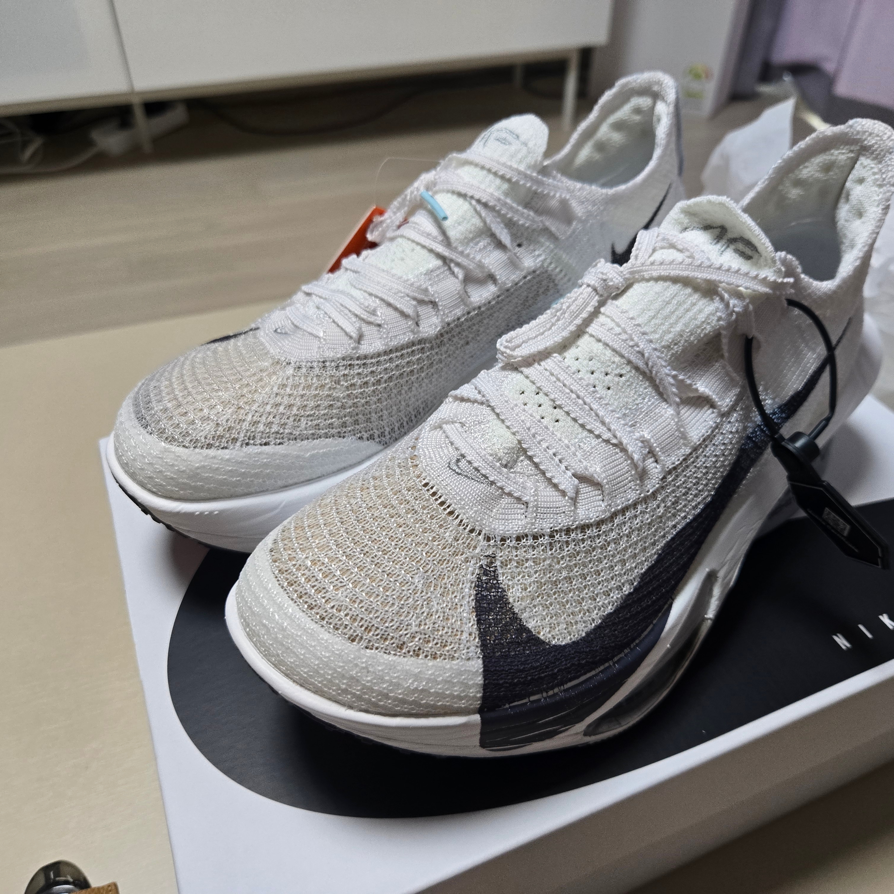 Nike Air Zoom Alphafly Next% 3 White Pure Platinum 착용 스타일 - 4