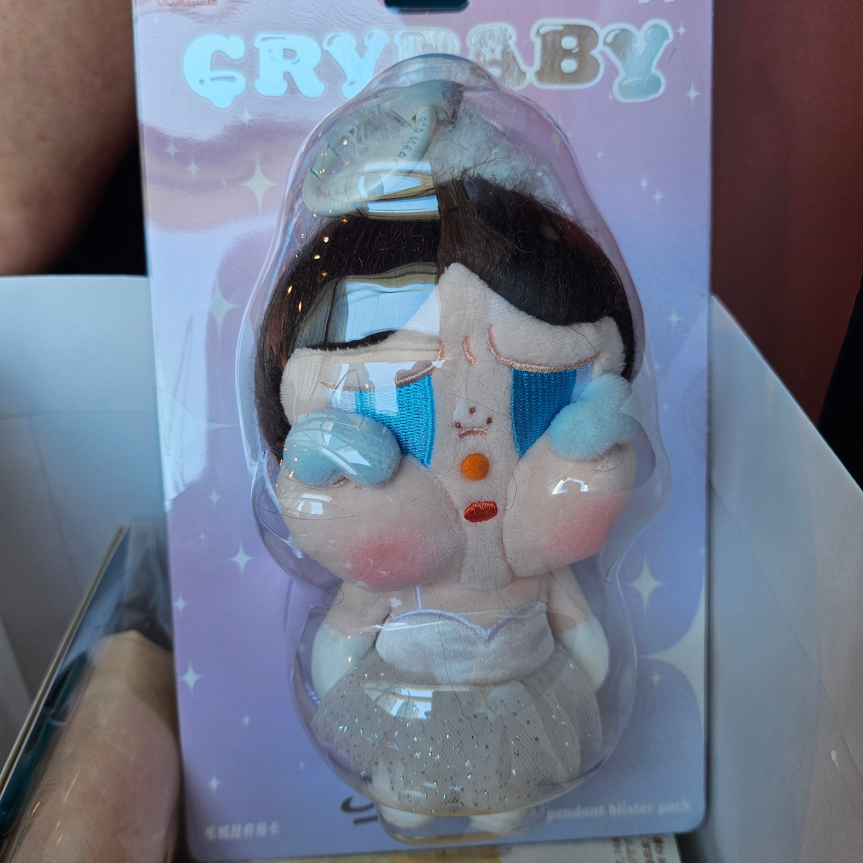Pop Mart Crybaby Shiny Shiny Series Plush Pedant Blister Pack 착용 스타일