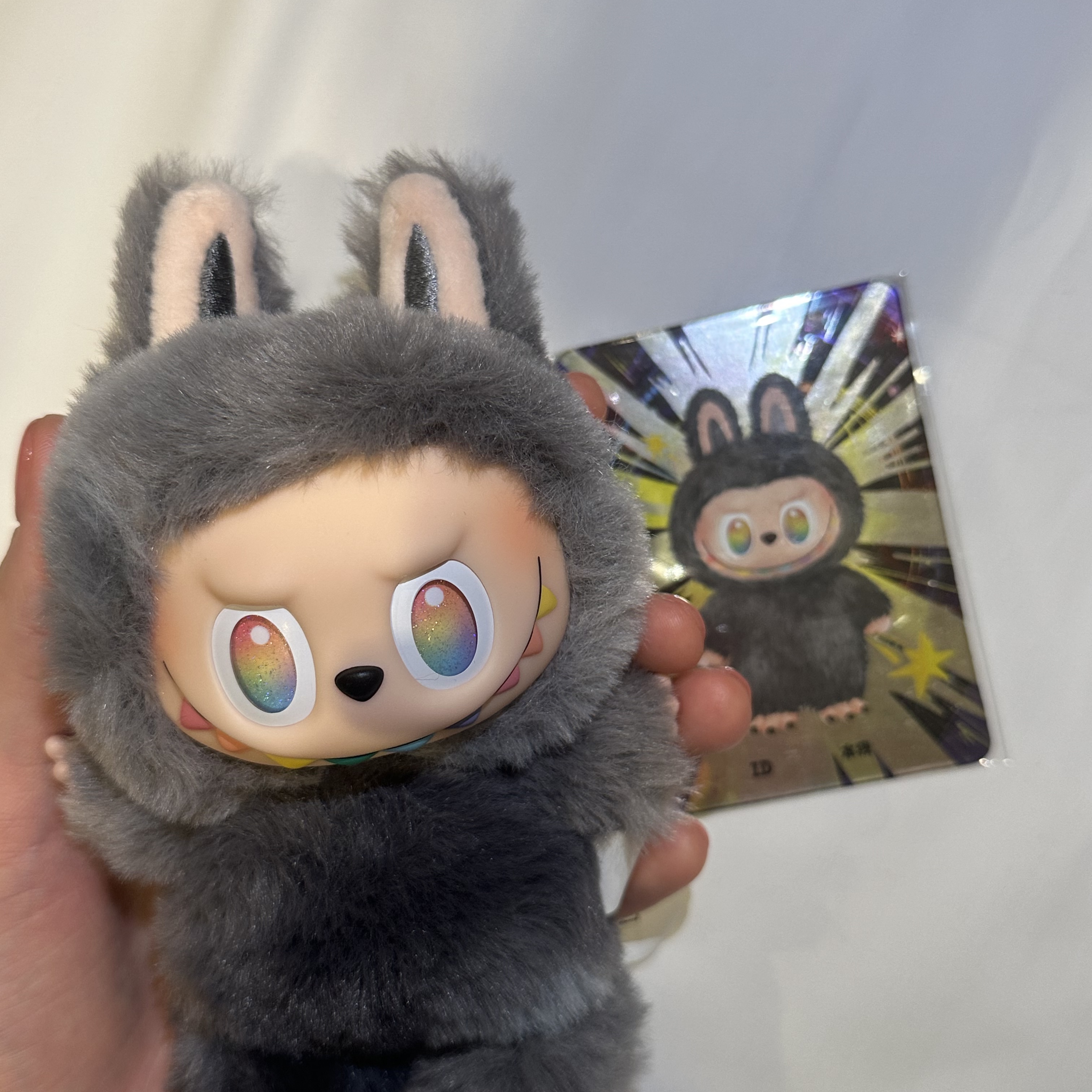 Pop Mart Labubu The Monsters Highlight Series Sealed Case (1 Blind Box) 착용 스타일