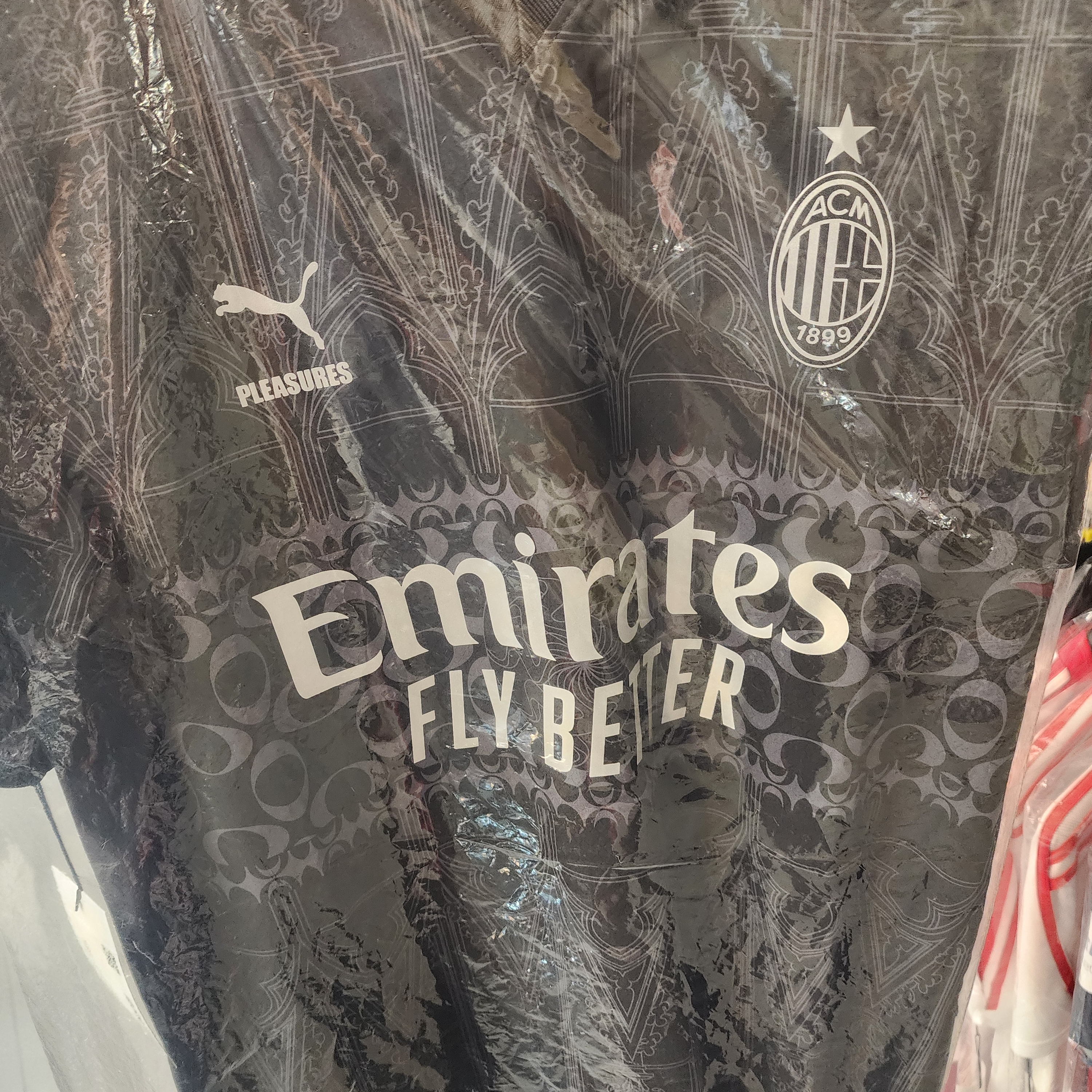 Puma x Pleasures AC Milan  2023/24 4th Jersey Replica Puma Black Asphalt (Non Marking Ver.) 착용 스타일